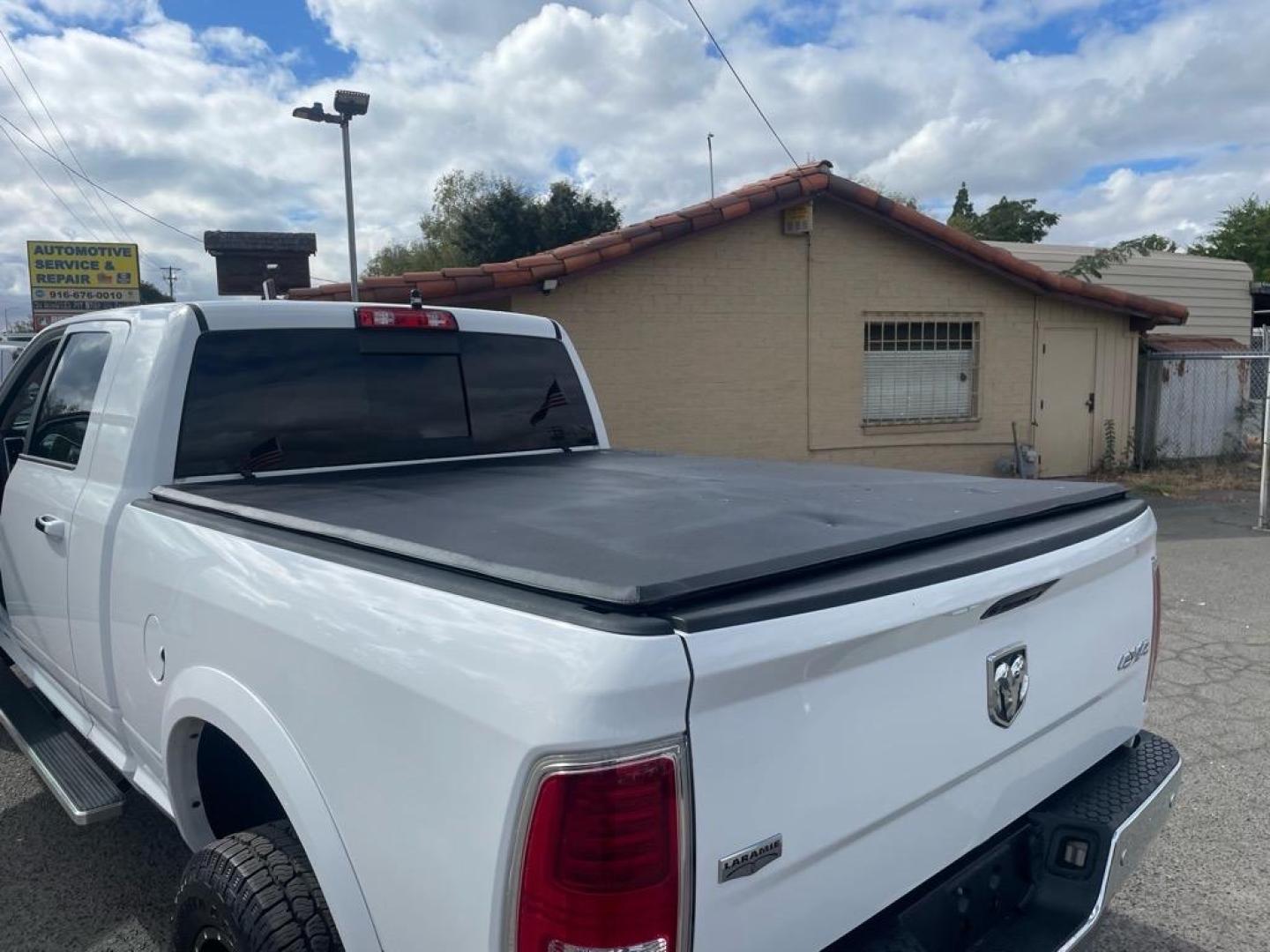 2017 Bright White Clear Coat RAM 2500 Laramie (3C6UR5NL6HG) with an 6.7L Cummins 6.7L Diesel Turbo I6 350hp 660ft. lbs. Common Rail Direct Injection engine, Automatic transmission, located at 800 Riverside Ave, Roseville, CA, 95678, 916-773-4549 & Toll Free: 866-719-4393, 38.732265, -121.291039 - CUMMINS DIESEL MEGA CAB 4X4 LARAMIE CLEAN CARFAX - Photo#9