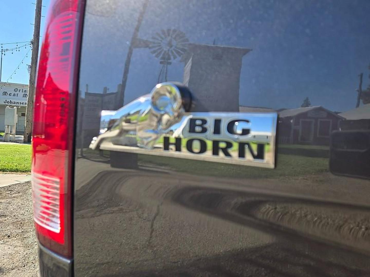 2017 GRAY Ram 1500 4WD (1C6RR7LT3HS) with an V8 HEMI 5.7 Liter engine, Automatic 8-Spd transmission, located at 246 E Walker St., Orland, 95963, (530) 865-5800, 39.747589, -122.178398 - Photo#10