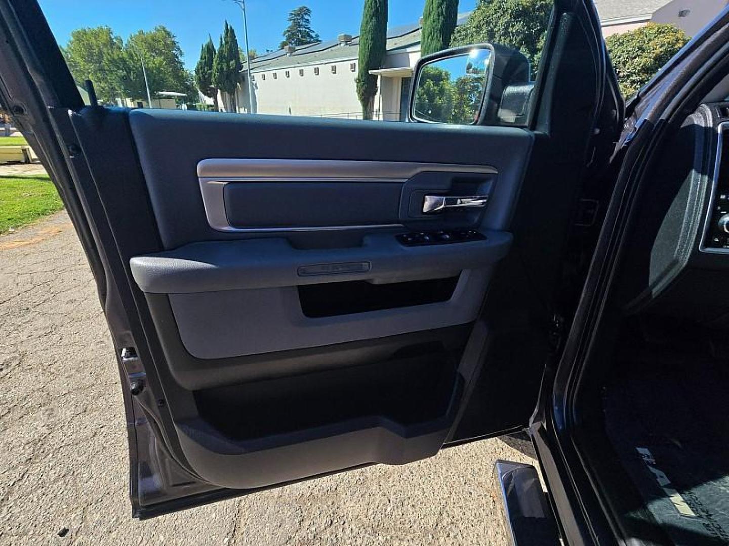 2017 GRAY Ram 1500 4WD (1C6RR7LT3HS) with an V8 HEMI 5.7 Liter engine, Automatic 8-Spd transmission, located at 246 E Walker St., Orland, 95963, (530) 865-5800, 39.747589, -122.178398 - Photo#14