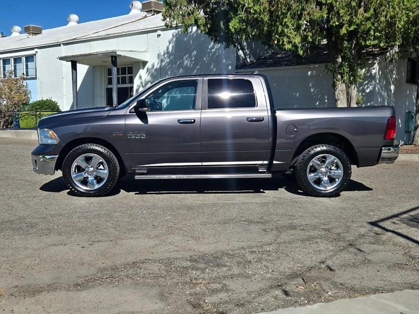 2017 GRAY Ram 1500 4WD (1C6RR7LT3HS) with an V8 HEMI 5.7 Liter engine, Automatic 8-Spd transmission, located at 246 E Walker St., Orland, 95963, (530) 865-5800, 39.747589, -122.178398 - Photo#5