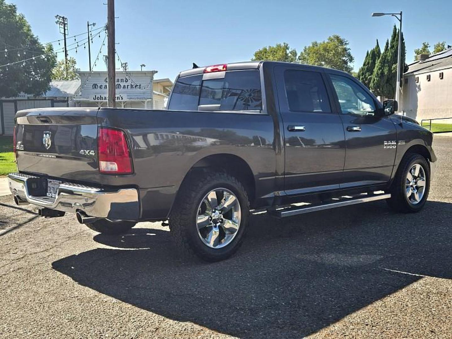 2017 GRAY Ram 1500 4WD (1C6RR7LT3HS) with an V8 HEMI 5.7 Liter engine, Automatic 8-Spd transmission, located at 246 E Walker St., Orland, 95963, (530) 865-5800, 39.747589, -122.178398 - Photo#8
