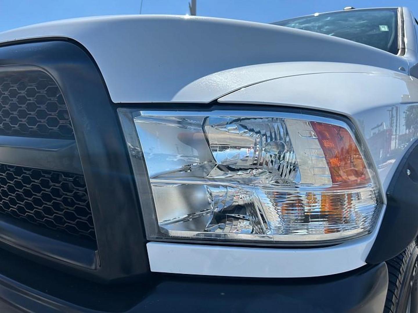 2017 WHITE Ram 2500 4WD (3C6TR5HT1HG) with an 8-Cyl 5.7 Liter engine, Automatic transmission, located at 412 Auto Vista Drive, Palmdale, 93551, (661) 945-0620, 34.592636, -118.136681 - Photo#9