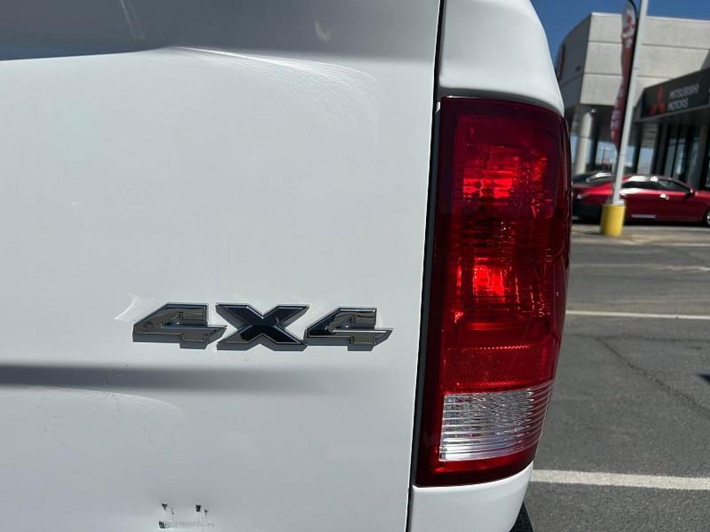 2017 WHITE Ram 2500 4WD (3C6TR5HT1HG) with an 8-Cyl 5.7 Liter engine, Automatic transmission, located at 412 Auto Vista Drive, Palmdale, 93551, (661) 945-0620, 34.592636, -118.136681 - Photo#11