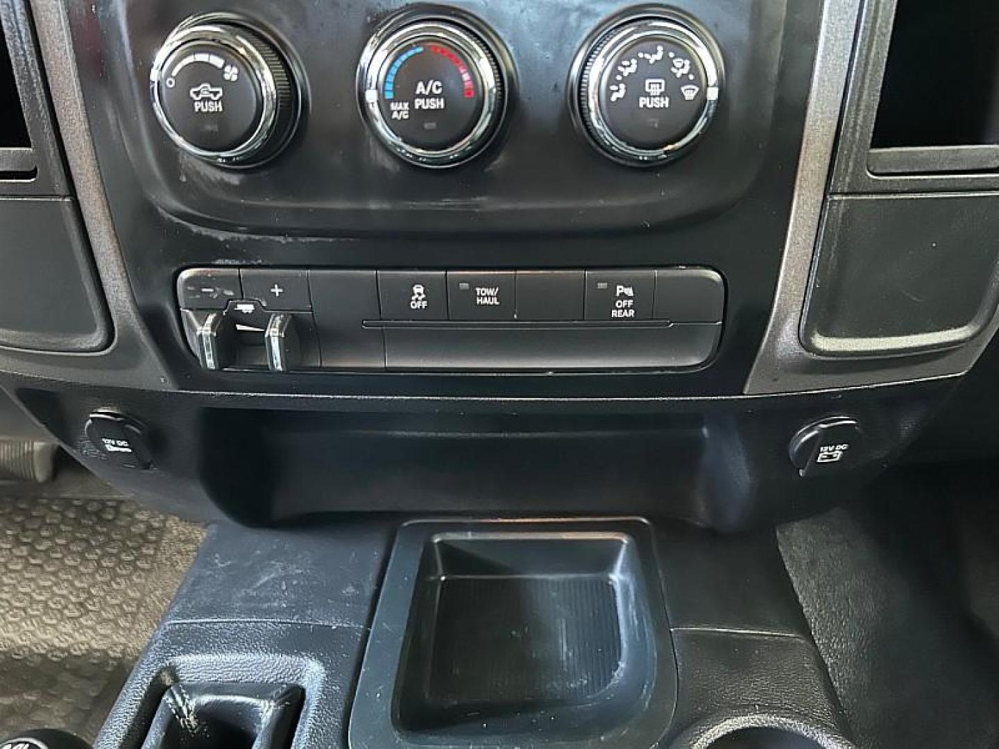 2017 WHITE Ram 2500 4WD (3C6TR5HT1HG) with an 8-Cyl 5.7 Liter engine, Automatic transmission, located at 412 Auto Vista Drive, Palmdale, 93551, (661) 945-0620, 34.592636, -118.136681 - Photo#24
