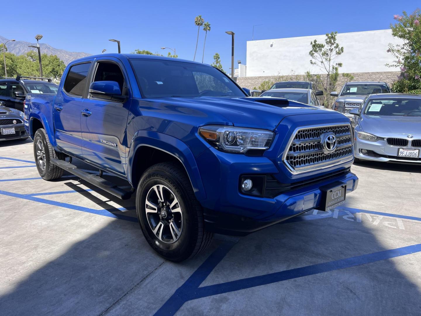 2017 Blazing Blue Metallic /Gray Toyota Tacoma SR5 Double Cab Long Bed V6 6AT 2WD (5TFAZ5CN3HX) with an 3.6L V6 DOHC 24V engine, 6A transmission, located at 30 S. Berkeley Avenue, Pasadena, CA, 91107, (626) 248-7567, 34.145447, -118.109398 - 2017 Toyota Tacoma SR5 – V6, Double Cab – Blazing Blue Metallic – Buy Here Pay Here Pasadena Looking for a dependable and powerful midsize pickup that’s ready for work or play? Check out this 2017 Toyota Tacoma SR5 Double Cab finished in the eye-catching Blazing Blue Metallic. This Tacoma o - Photo#8