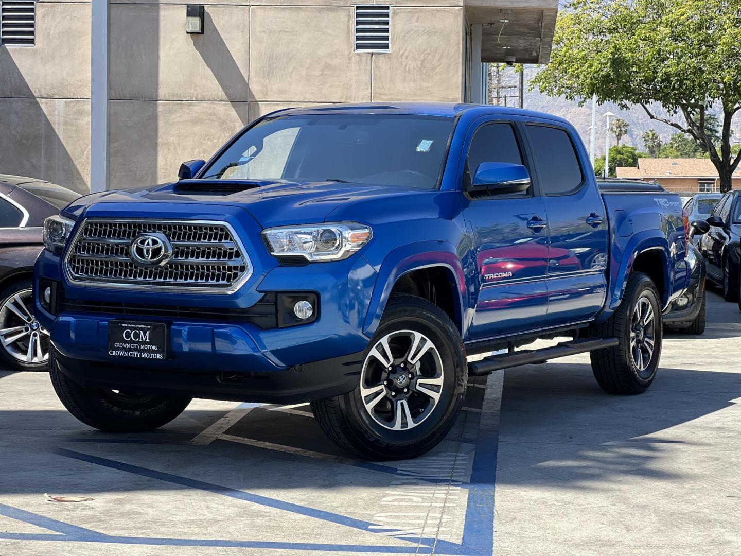 2017 Blazing Blue Metallic /Gray Toyota Tacoma SR5 Double Cab Long Bed V6 6AT 2WD (5TFAZ5CN3HX) with an 3.6L V6 DOHC 24V engine, 6A transmission, located at 30 S. Berkeley Avenue, Pasadena, CA, 91107, (626) 248-7567, 34.145447, -118.109398 - 2017 Toyota Tacoma SR5 – V6, Double Cab – Blazing Blue Metallic – Buy Here Pay Here Pasadena Looking for a dependable and powerful midsize pickup that’s ready for work or play? Check out this 2017 Toyota Tacoma SR5 Double Cab finished in the eye-catching Blazing Blue Metallic. This Tacoma o - Photo#6