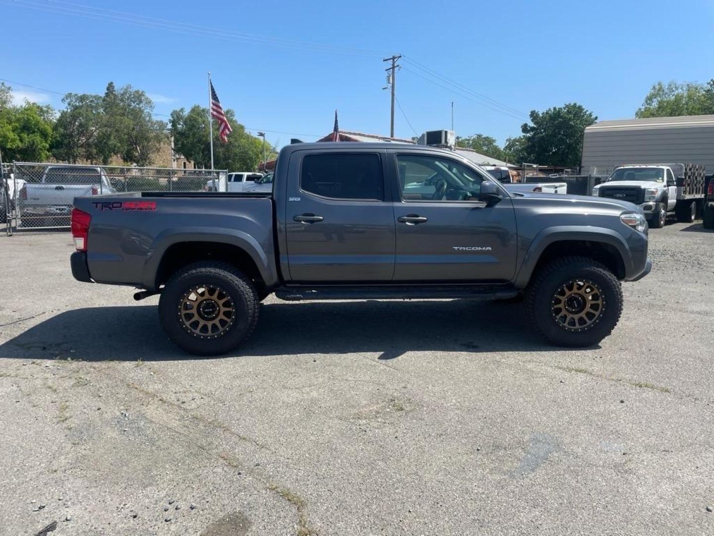 2017 Magnetic Gray Metallic Toyota Tacoma TRD Off-Road (3TMCZ5AN1HM) with an 3.5L 3.5L V6 278hp 265ft. lbs. Direct Injection engine, 6-Speed Shiftable Automatic transmission, located at 800 Riverside Ave, Roseville, CA, 95678, 916-773-4549 & Toll Free: 866-719-4393, 38.732265, -121.291039 - DOUBLE CAB TRD OFF ROAD 4X4 - Photo#6