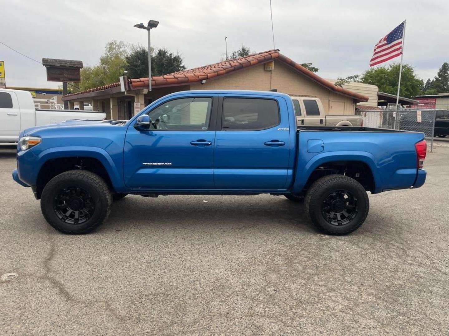 2017 Blazing Blue Pearl Toyota Tacoma TRD Sport (5TFCZ5AN6HX) with an 3.5L 3.5L V6 278hp 265ft. lbs. Direct Injection engine, 6-Speed Manual transmission, located at 800 Riverside Ave, Roseville, CA, 95678, 916-773-4549 & Toll Free: 866-719-4393, 38.732265, -121.291039 - 4X4 DOUBLE CAB TRD SPORT LEATHER MOON ROOF SERVICE RECORDS MANUAL TRANSMISSION - Photo#1