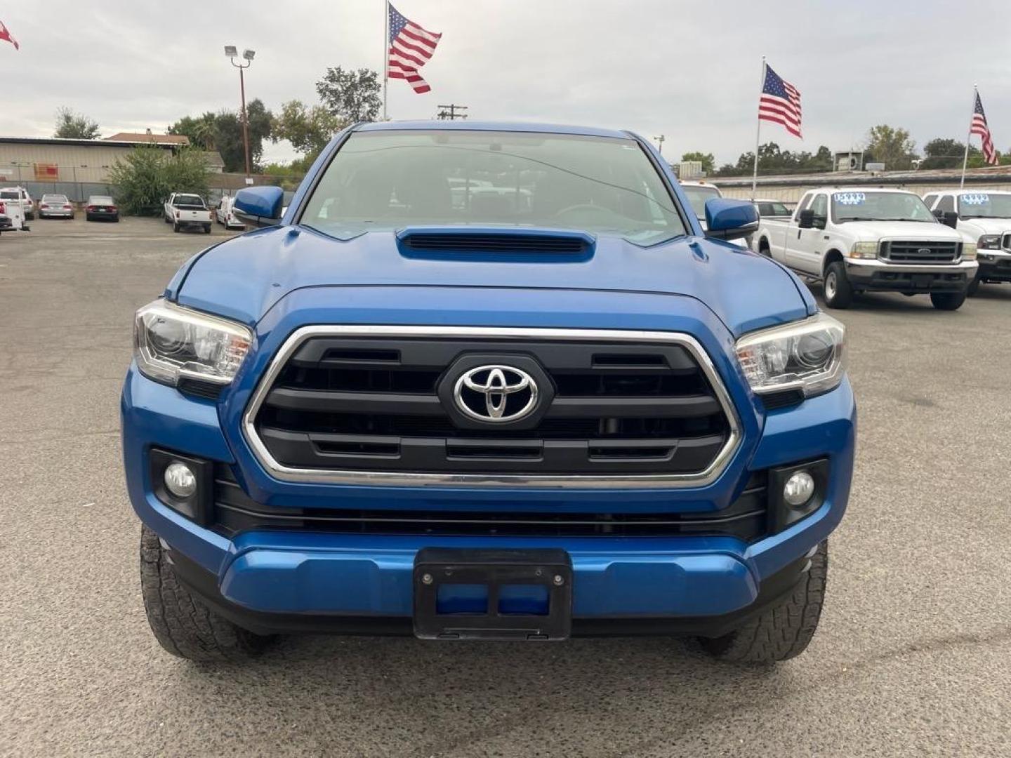 2017 Blazing Blue Pearl Toyota Tacoma TRD Sport (5TFCZ5AN6HX) with an 3.5L 3.5L V6 278hp 265ft. lbs. Direct Injection engine, 6-Speed Manual transmission, located at 800 Riverside Ave, Roseville, CA, 95678, 916-773-4549 & Toll Free: 866-719-4393, 38.732265, -121.291039 - 4X4 DOUBLE CAB TRD SPORT LEATHER MOON ROOF SERVICE RECORDS MANUAL TRANSMISSION - Photo#7