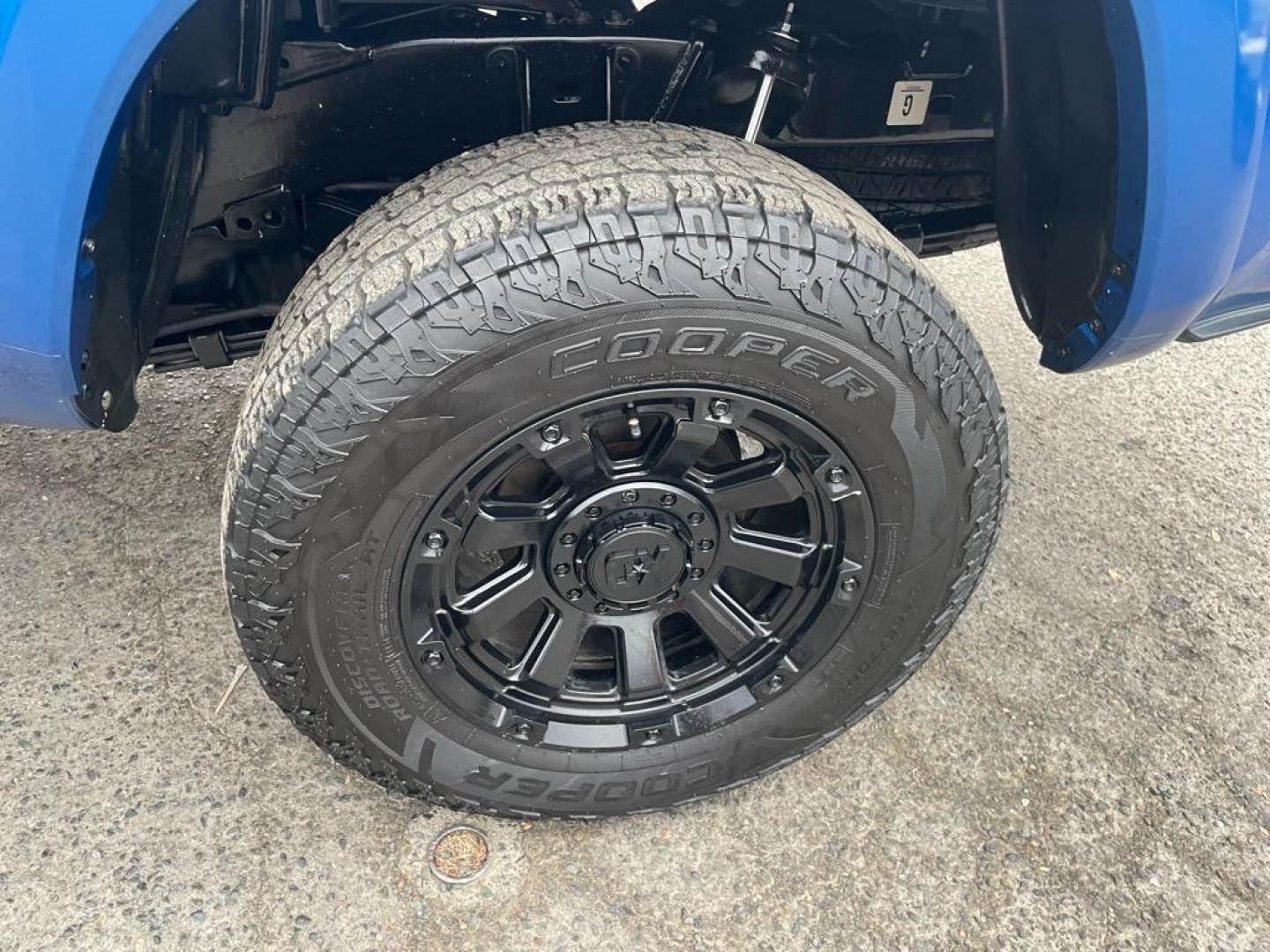 2017 Blazing Blue Pearl Toyota Tacoma TRD Sport (5TFCZ5AN6HX) with an 3.5L 3.5L V6 278hp 265ft. lbs. Direct Injection engine, 6-Speed Manual transmission, located at 800 Riverside Ave, Roseville, CA, 95678, 916-773-4549 & Toll Free: 866-719-4393, 38.732265, -121.291039 - 4X4 DOUBLE CAB TRD SPORT LEATHER MOON ROOF SERVICE RECORDS MANUAL TRANSMISSION - Photo#11