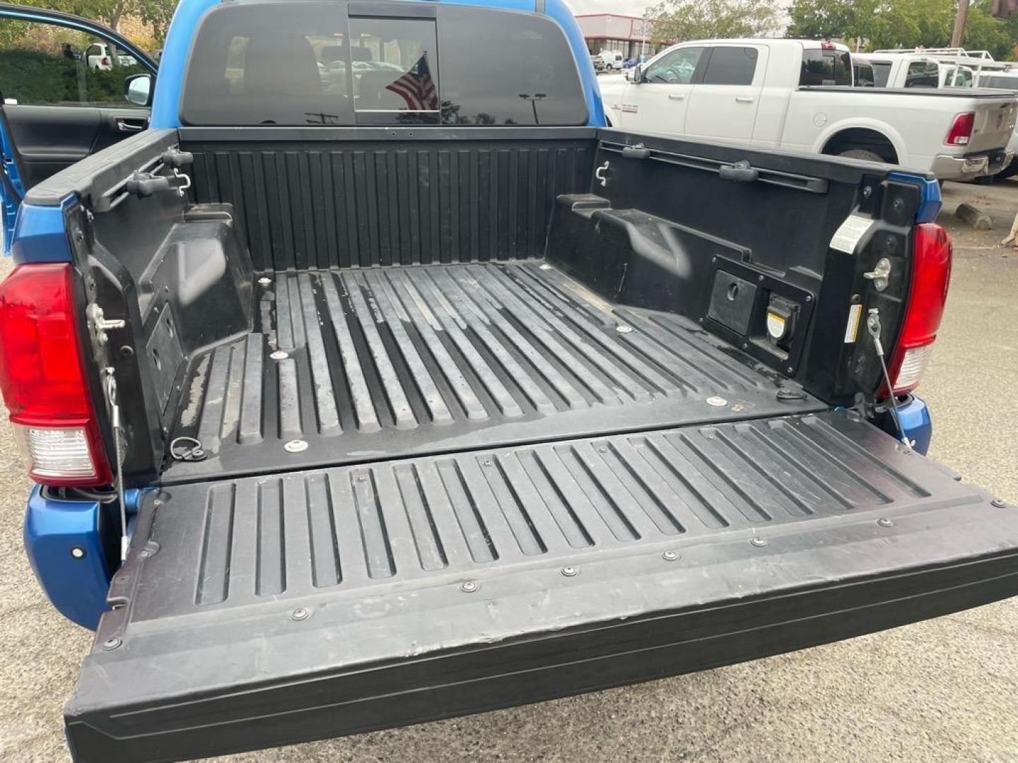 2017 Blazing Blue Pearl Toyota Tacoma TRD Sport (5TFCZ5AN6HX) with an 3.5L 3.5L V6 278hp 265ft. lbs. Direct Injection engine, 6-Speed Manual transmission, located at 800 Riverside Ave, Roseville, CA, 95678, 916-773-4549 & Toll Free: 866-719-4393, 38.732265, -121.291039 - 4X4 DOUBLE CAB TRD SPORT LEATHER MOON ROOF SERVICE RECORDS MANUAL TRANSMISSION - Photo#12