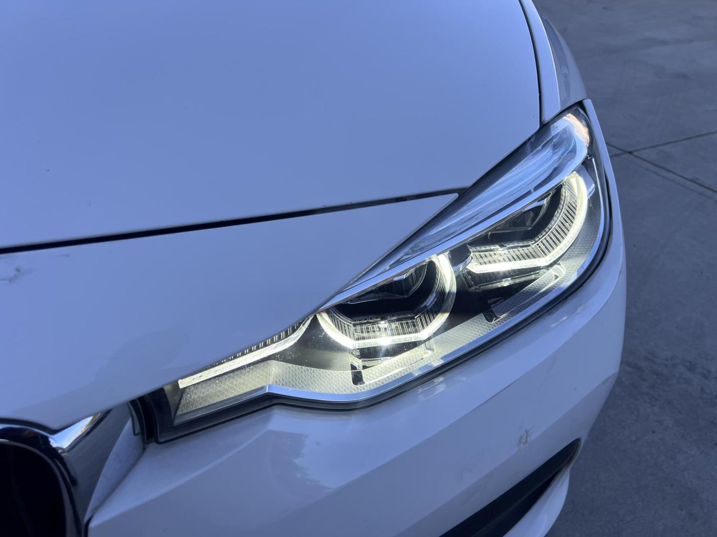 2018 Alpine White /Black BMW 3-Series 320i Sedan with an 2.0L L4 DOHC 16V engine, 8A transmission, located at 30 S. Berkeley Avenue, Pasadena, CA, 91107, (626) 248-7567, 34.145447, -118.109398 - 2018 BMW 320i Sedan – Buy Here Pay Here – $995 Down – Bad Credit OK – Crown City Motors Pasadena Experience affordable luxury in this 2018 BMW 320i Sedan, now available at Crown City Motors in Pasadena with Buy Here Pay Here financing. This stylish, German-engineered sedan delivers both per - Photo#11