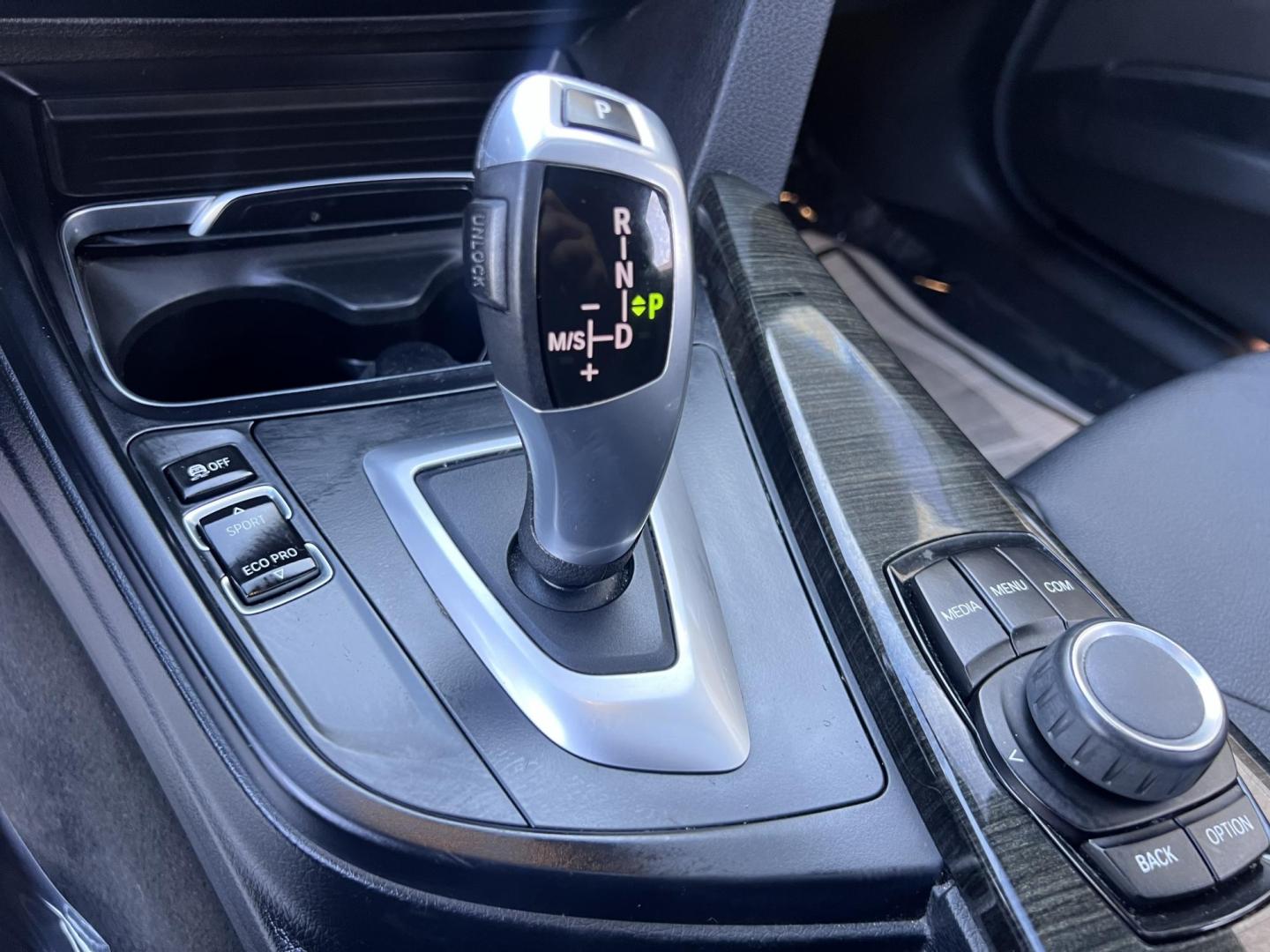 2018 Alpine White /Black BMW 3-Series 320i Sedan with an 2.0L L4 DOHC 16V engine, 8A transmission, located at 30 S. Berkeley Avenue, Pasadena, CA, 91107, (626) 248-7567, 34.145447, -118.109398 - 2018 BMW 320i Sedan – Buy Here Pay Here – $995 Down – Bad Credit OK – Crown City Motors Pasadena Experience affordable luxury in this 2018 BMW 320i Sedan, now available at Crown City Motors in Pasadena with Buy Here Pay Here financing. This stylish, German-engineered sedan delivers both per - Photo#26
