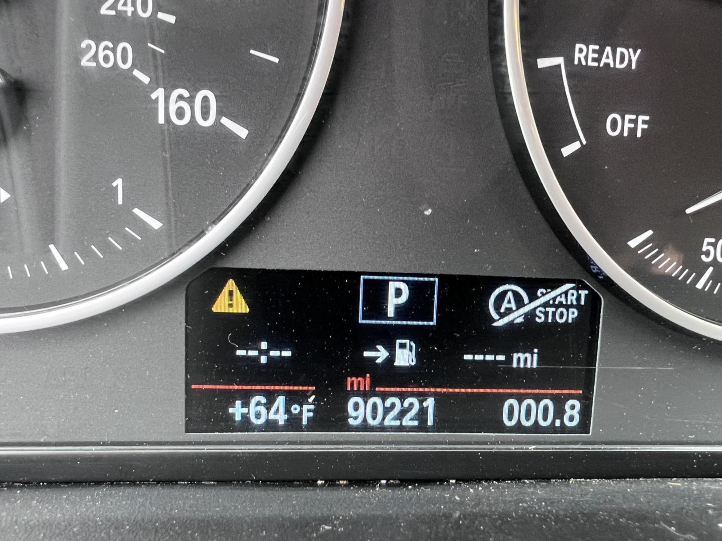 2018 White /Beige BMW X1 sDrive28i (WBXHU7C38J5) with an 2.0L L4 DOHC 16V engine, 8A transmission, located at 30 S. Berkeley Avenue, Pasadena, CA, 91107, (626) 248-7567, 34.145447, -118.109398 - Crown City Motors is a used “Buy Here Pay Here” car dealer in Pasadena CA. “Buy Here Pay Here” financing, means that when you purchase your vehicle from our dealership, that you make the payments to the dealership as well. We do not need the banks approval to get you approved for a used auto - Photo#5