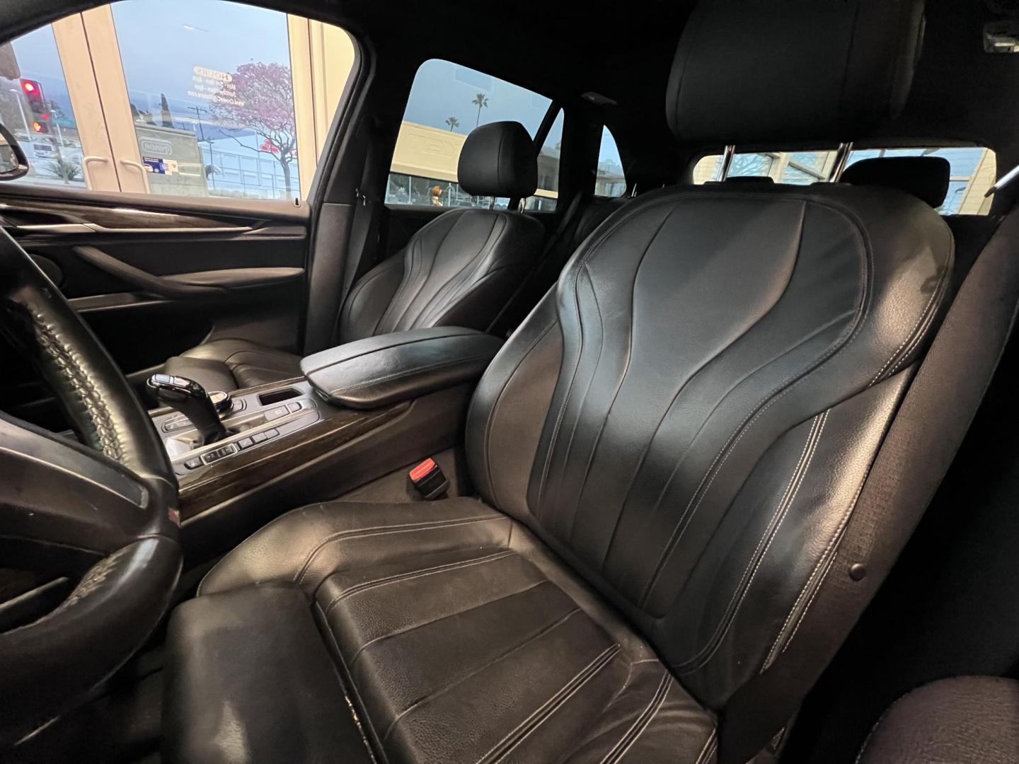 2018 Alpine White /Black BMW X5 sDrive35i (5UXKR2C5XJ0) with an 3.0L L6 DOHC 24V engine, 8A transmission, located at 30 S. Berkeley Avenue, Pasadena, CA, 91107, (626) 248-7567, 34.145447, -118.109398 - 2018 BMW X5 with Navigation, Panoramic Roof, and Back-Up Camera Experience the ultimate in luxury, performance, and innovation with this 2018 BMW X5, now available at Crown City Motors. If you’re seeking a premium SUV that combines elegance with cutting-edge technology, this BMW X5 is the perfe - Photo#7