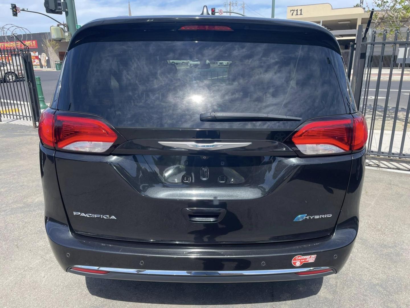2018 BLACK Chrysler Pacifica Hybrid Touring L (2C4RC1L77JR) with an 3.6L V6 DOHC 24V HYBRID engine, CVT transmission, located at 744 E Miner Ave, Stockton, CA, 95202, (209) 944-5770, 37.956863, -121.282082 - PLUS TAXES AND FEES NO CHARGER AVAILABLE - Photo#13