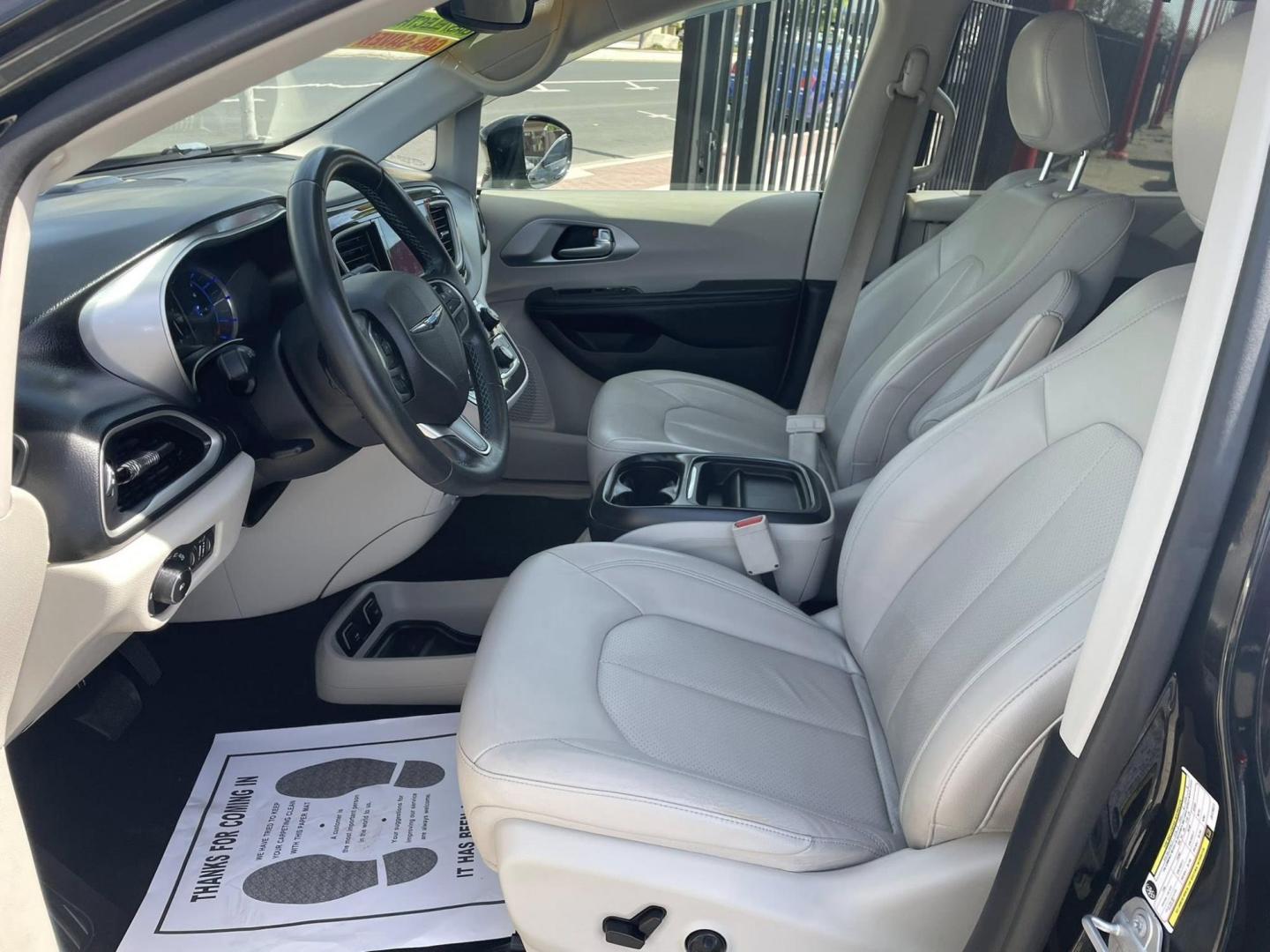 2018 BLACK Chrysler Pacifica Hybrid Touring L (2C4RC1L77JR) with an 3.6L V6 DOHC 24V HYBRID engine, CVT transmission, located at 744 E Miner Ave, Stockton, CA, 95202, (209) 944-5770, 37.956863, -121.282082 - PLUS TAXES AND FEES NO CHARGER AVAILABLE - Photo#8