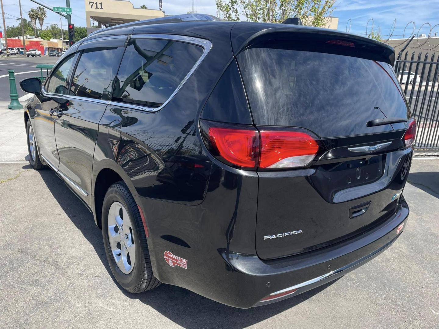 2018 BLACK Chrysler Pacifica Hybrid Touring L (2C4RC1L77JR) with an 3.6L V6 DOHC 24V HYBRID engine, CVT transmission, located at 744 E Miner Ave, Stockton, CA, 95202, (209) 944-5770, 37.956863, -121.282082 - PLUS TAXES AND FEES NO CHARGER AVAILABLE - Photo#12