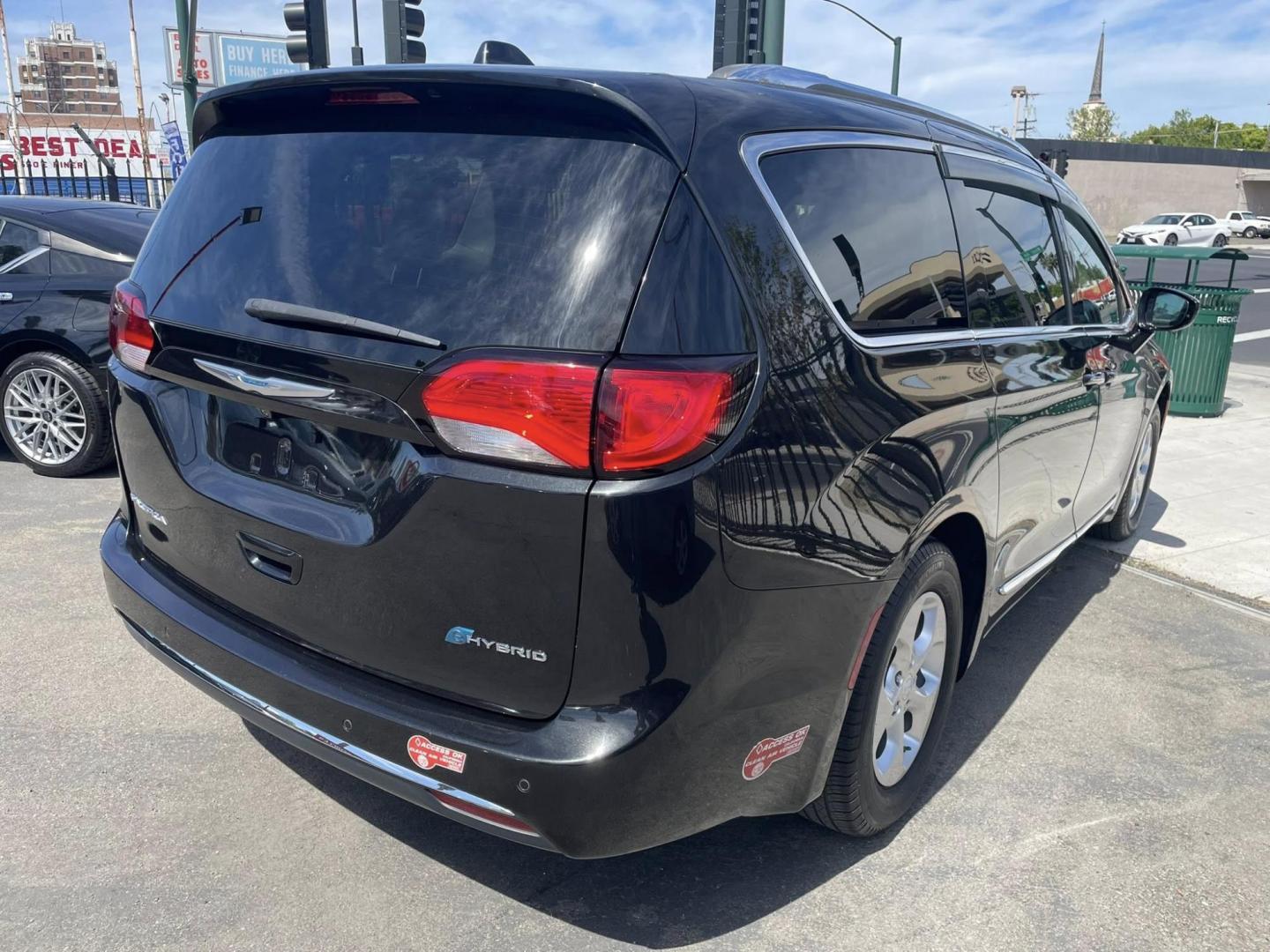 2018 BLACK Chrysler Pacifica Hybrid Touring L (2C4RC1L77JR) with an 3.6L V6 DOHC 24V HYBRID engine, CVT transmission, located at 744 E Miner Ave, Stockton, CA, 95202, (209) 944-5770, 37.956863, -121.282082 - PLUS TAXES AND FEES NO CHARGER AVAILABLE - Photo#14