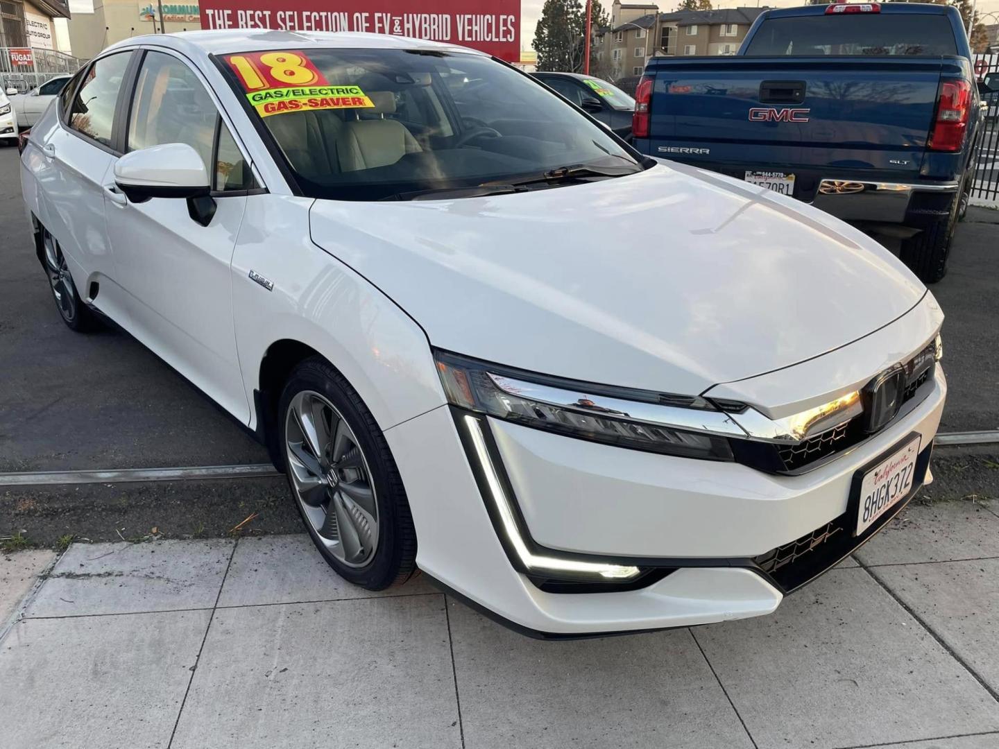 2018 WHITE Honda Clarity Plug-In Hybrid (JHMZC5F12JC) with an 1.5L L4 DOHC 16V HYBRID engine, CVT transmission, located at 744 E Miner Ave, Stockton, CA, 95202, (209) 944-5770, 37.956863, -121.282082 - PLUS TAXES AND FEES NO CHARGER AVAILABLE - Photo#0