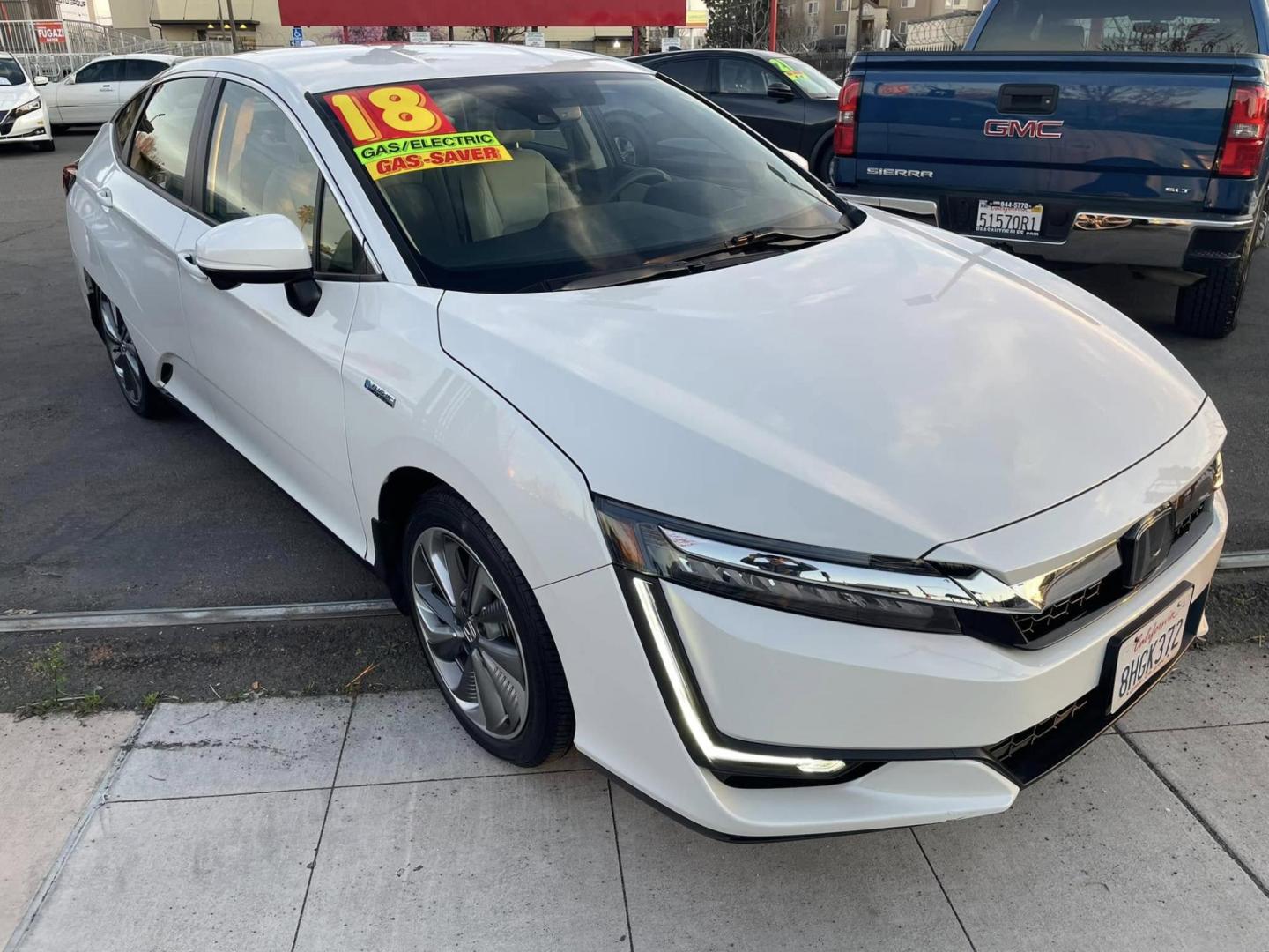 2018 WHITE Honda Clarity Plug-In Hybrid (JHMZC5F12JC) with an 1.5L L4 DOHC 16V HYBRID engine, CVT transmission, located at 744 E Miner Ave, Stockton, CA, 95202, (209) 944-5770, 37.956863, -121.282082 - PLUS TAXES AND FEES NO CHARGER AVAILABLE - Photo#1