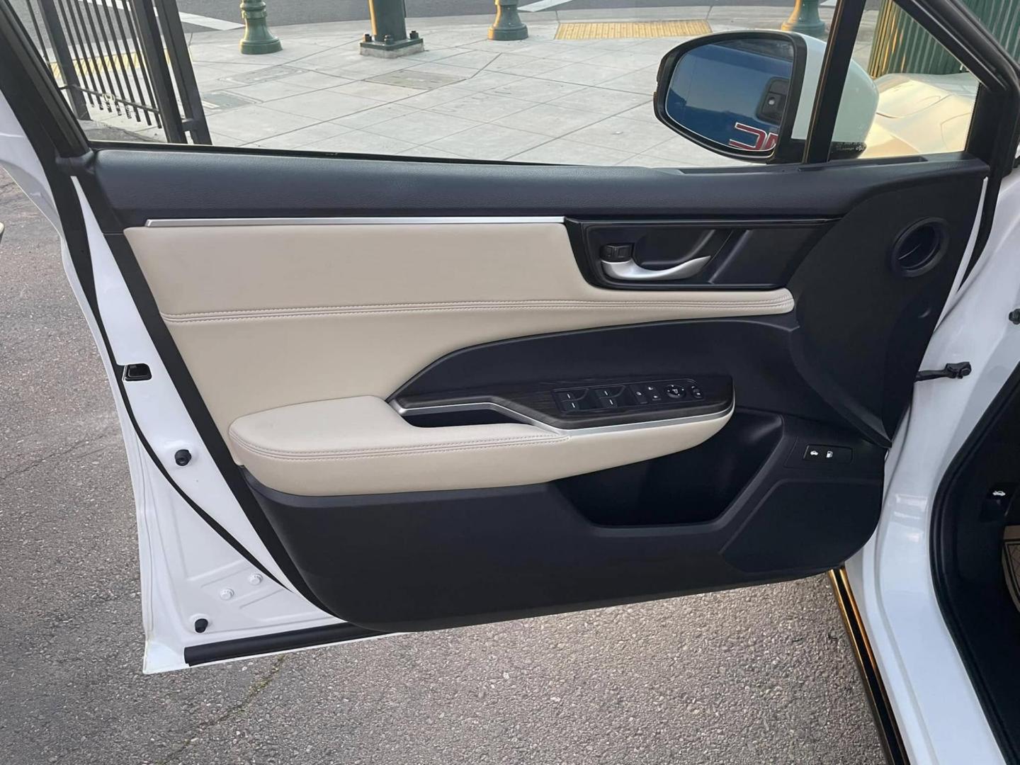 2018 WHITE Honda Clarity Plug-In Hybrid (JHMZC5F12JC) with an 1.5L L4 DOHC 16V HYBRID engine, CVT transmission, located at 744 E Miner Ave, Stockton, CA, 95202, (209) 944-5770, 37.956863, -121.282082 - PLUS TAXES AND FEES NO CHARGER AVAILABLE - Photo#5