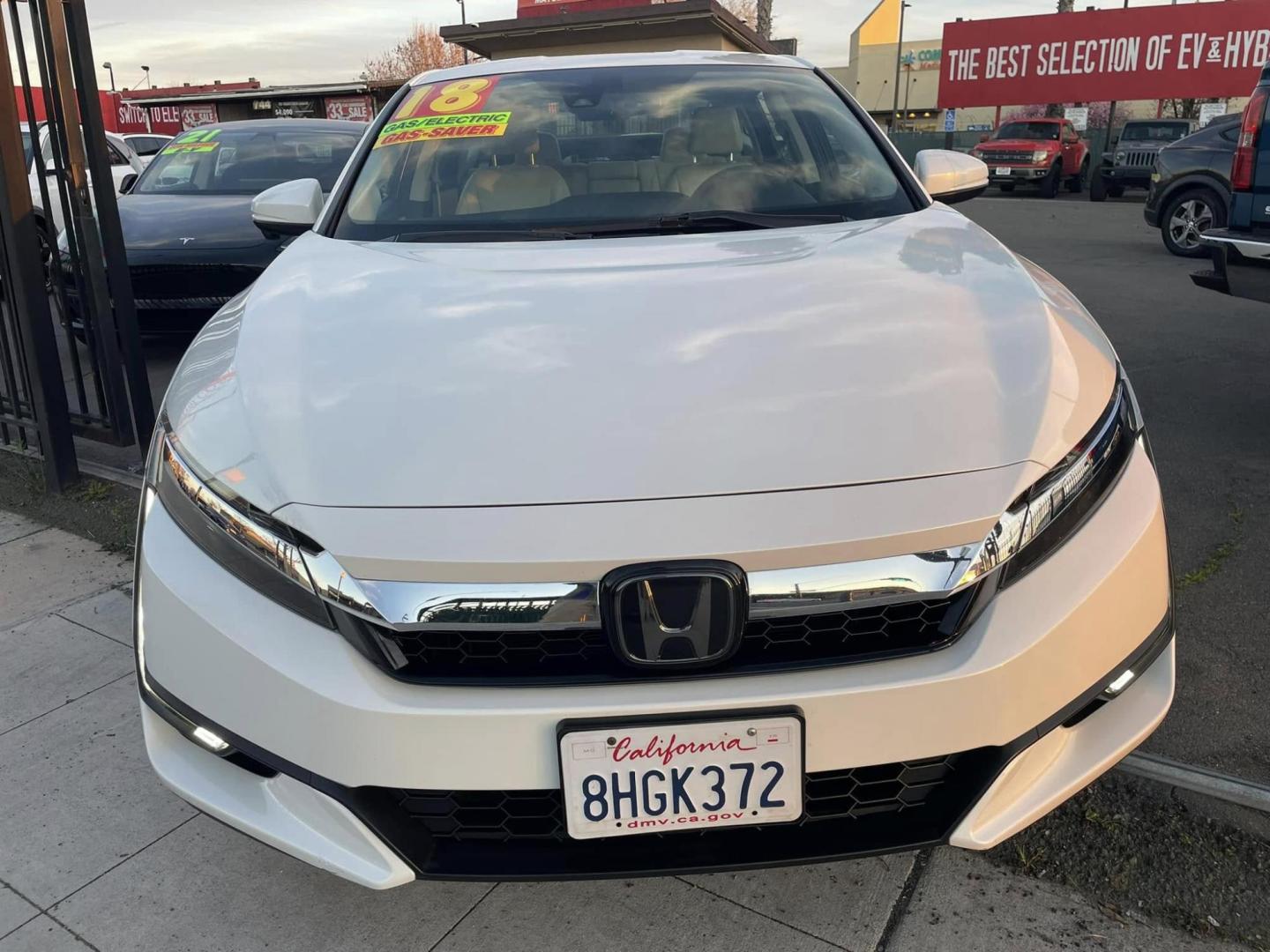 2018 WHITE Honda Clarity Plug-In Hybrid (JHMZC5F12JC) with an 1.5L L4 DOHC 16V HYBRID engine, CVT transmission, located at 744 E Miner Ave, Stockton, CA, 95202, (209) 944-5770, 37.956863, -121.282082 - PLUS TAXES AND FEES NO CHARGER AVAILABLE - Photo#2