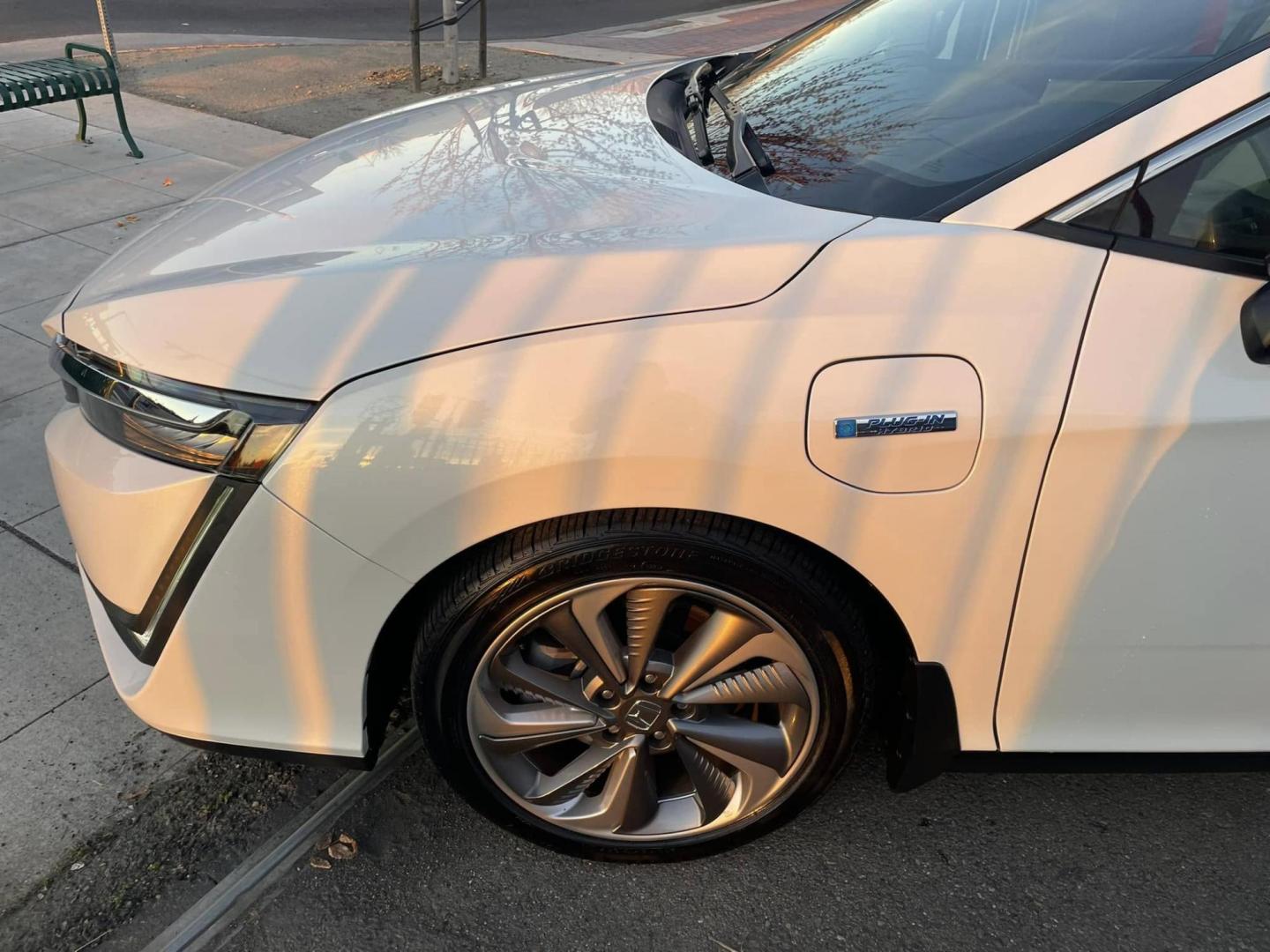 2018 WHITE Honda Clarity Plug-In Hybrid (JHMZC5F12JC) with an 1.5L L4 DOHC 16V HYBRID engine, CVT transmission, located at 744 E Miner Ave, Stockton, CA, 95202, (209) 944-5770, 37.956863, -121.282082 - PLUS TAXES AND FEES NO CHARGER AVAILABLE - Photo#4