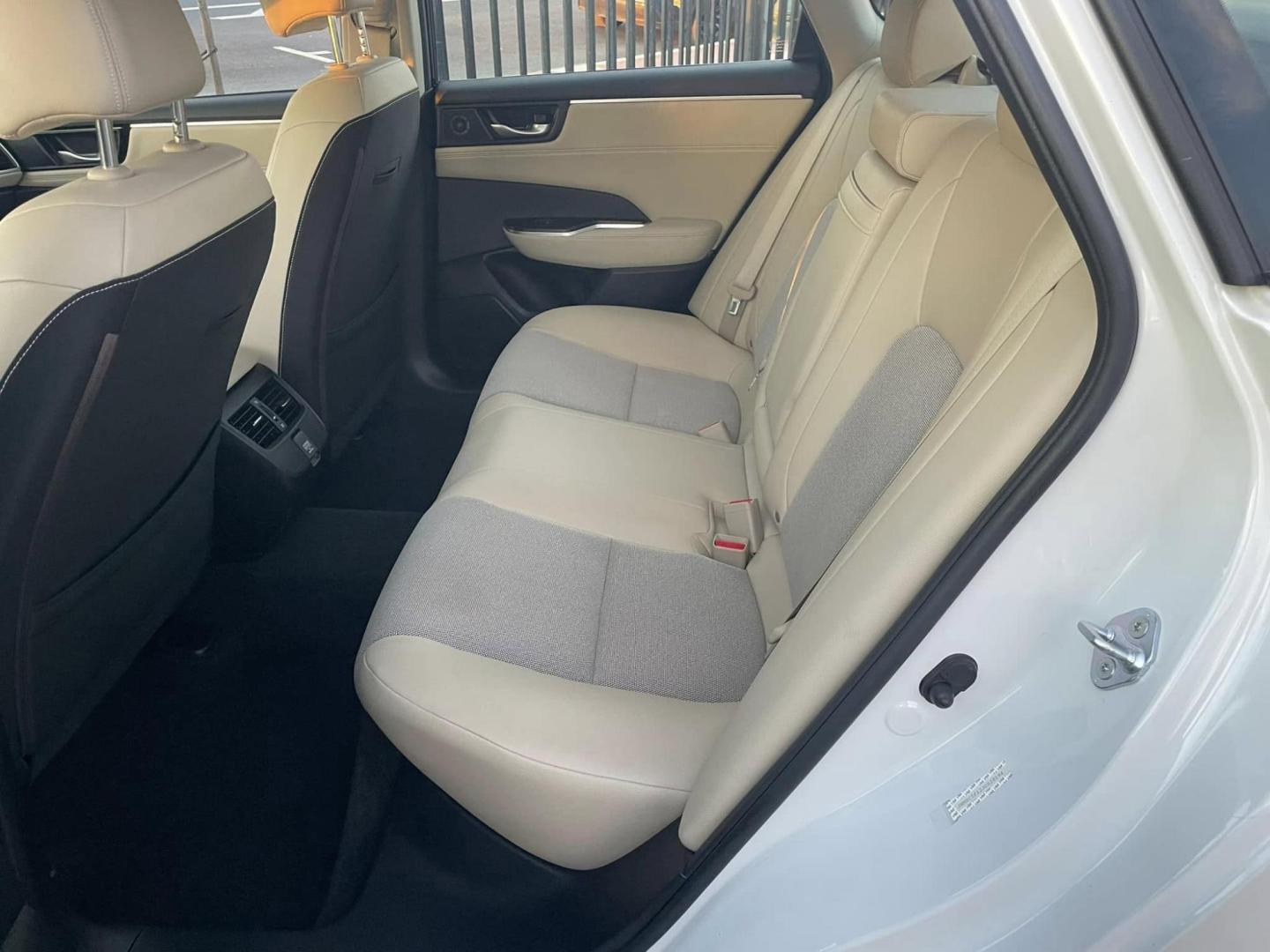 2018 WHITE Honda Clarity Plug-In Hybrid (JHMZC5F12JC) with an 1.5L L4 DOHC 16V HYBRID engine, CVT transmission, located at 744 E Miner Ave, Stockton, CA, 95202, (209) 944-5770, 37.956863, -121.282082 - PLUS TAXES AND FEES NO CHARGER AVAILABLE - Photo#9