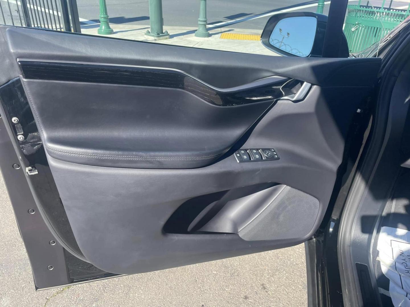 2018 BLACK Tesla Model X 90D (5YJXCBE26JF) with an ELECTRIC engine, 1A transmission, located at 744 E Miner Ave, Stockton, CA, 95202, (209) 944-5770, 37.956863, -121.282082 - PLUS TAXES AND FEES - Photo#4