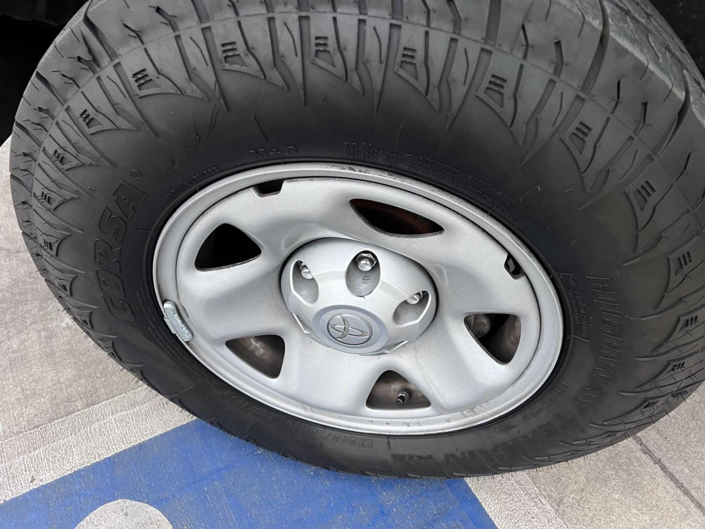 2018 Space Gray Metallic Toyota Tacoma SR5 Access Cab I4 6AT 2WD (5TFRX5GNXJX) with an 2.7L L4 DOHC 16V engine, 6A transmission, located at 30 S. Berkeley Avenue, Pasadena, CA, 91107, (626) 248-7567, 34.145447, -118.109398 - Crown City Motors is a used “Buy Here Pay Here” car dealer in Pasadena CA. “Buy Here Pay Here” financing, means that when you purchase your vehicle from our dealership, that you make the payments to the dealership as well. We do not need the banks approval to get you approved for a used auto - Photo#13