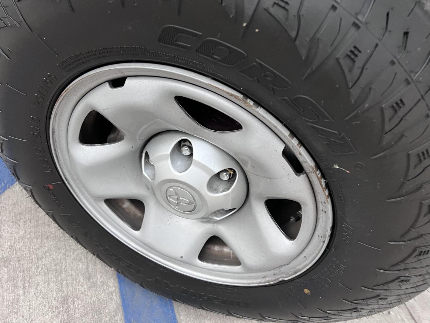 2018 Space Gray Metallic Toyota Tacoma SR5 Access Cab I4 6AT 2WD (5TFRX5GNXJX) with an 2.7L L4 DOHC 16V engine, 6A transmission, located at 30 S. Berkeley Avenue, Pasadena, CA, 91107, (626) 248-7567, 34.145447, -118.109398 - Crown City Motors is a used “Buy Here Pay Here” car dealer in Pasadena CA. “Buy Here Pay Here” financing, means that when you purchase your vehicle from our dealership, that you make the payments to the dealership as well. We do not need the banks approval to get you approved for a used auto - Photo#14