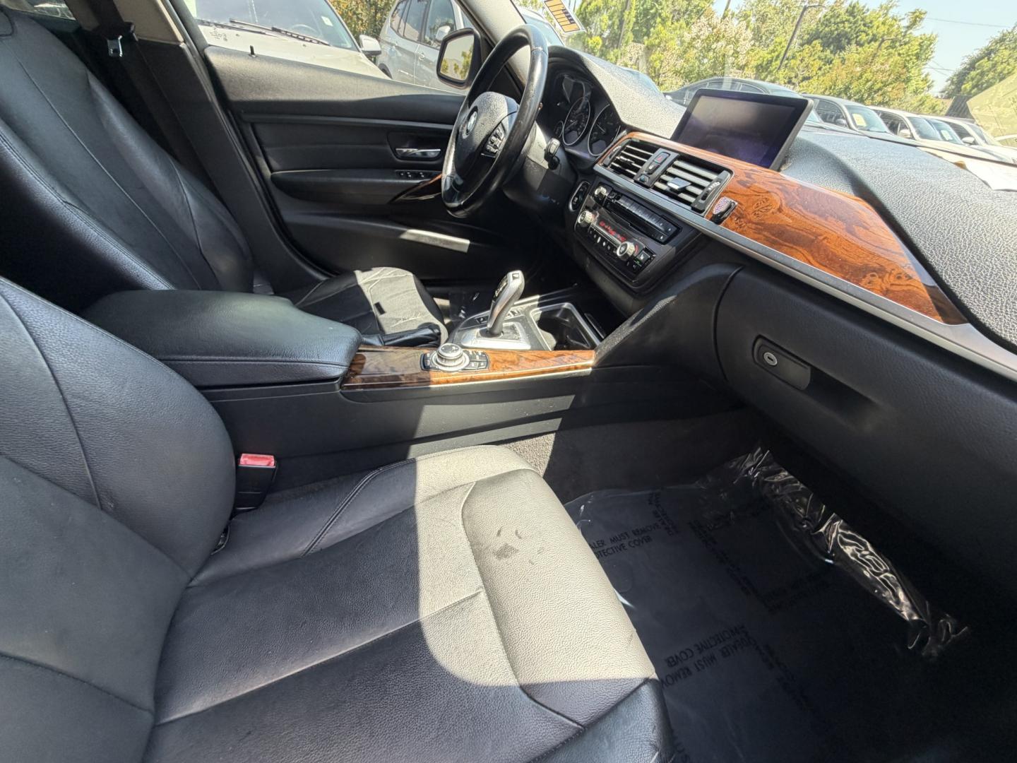 2018 Gray metallic /BLACK BMW 3-Series 320i Sedan (WBA8E1G57JN) with an 2.0L L4 DOHC 16V engine, 8A transmission, located at 30 S. Berkeley Avenue, Pasadena, CA, 91107, (626) 248-7567, 34.145447, -118.109398 - Crown City Motors is a used “Buy Here Pay Here” car dealer in Pasadena CA. “Buy Here Pay Here” financing, means that when you purchase your vehicle from our dealership, that you make the payments to the dealership as well. We do not need the banks approval to get you approved for a used auto - Photo#9