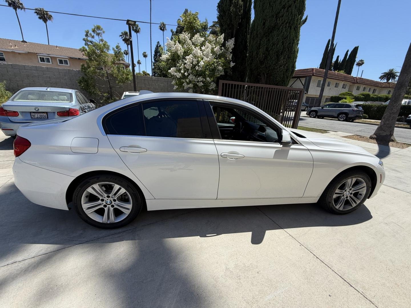 2018 Black /White BMW 3-Series 330i SULEV Sedan (WBA8B9C54JE) with an 3.0L L6 DOHC 24V engine, 8A transmission, located at 30 S. Berkeley Avenue, Pasadena, CA, 91107, (626) 248-7567, 34.145447, -118.109398 - Crown City Motors is a used “Buy Here Pay Here” car dealer in Pasadena CA. “Buy Here Pay Here” financing, means that when you purchase your vehicle from our dealership, that you make the payments to the dealership as well. We do not need the banks approval to get you approved for a used auto - Photo#5