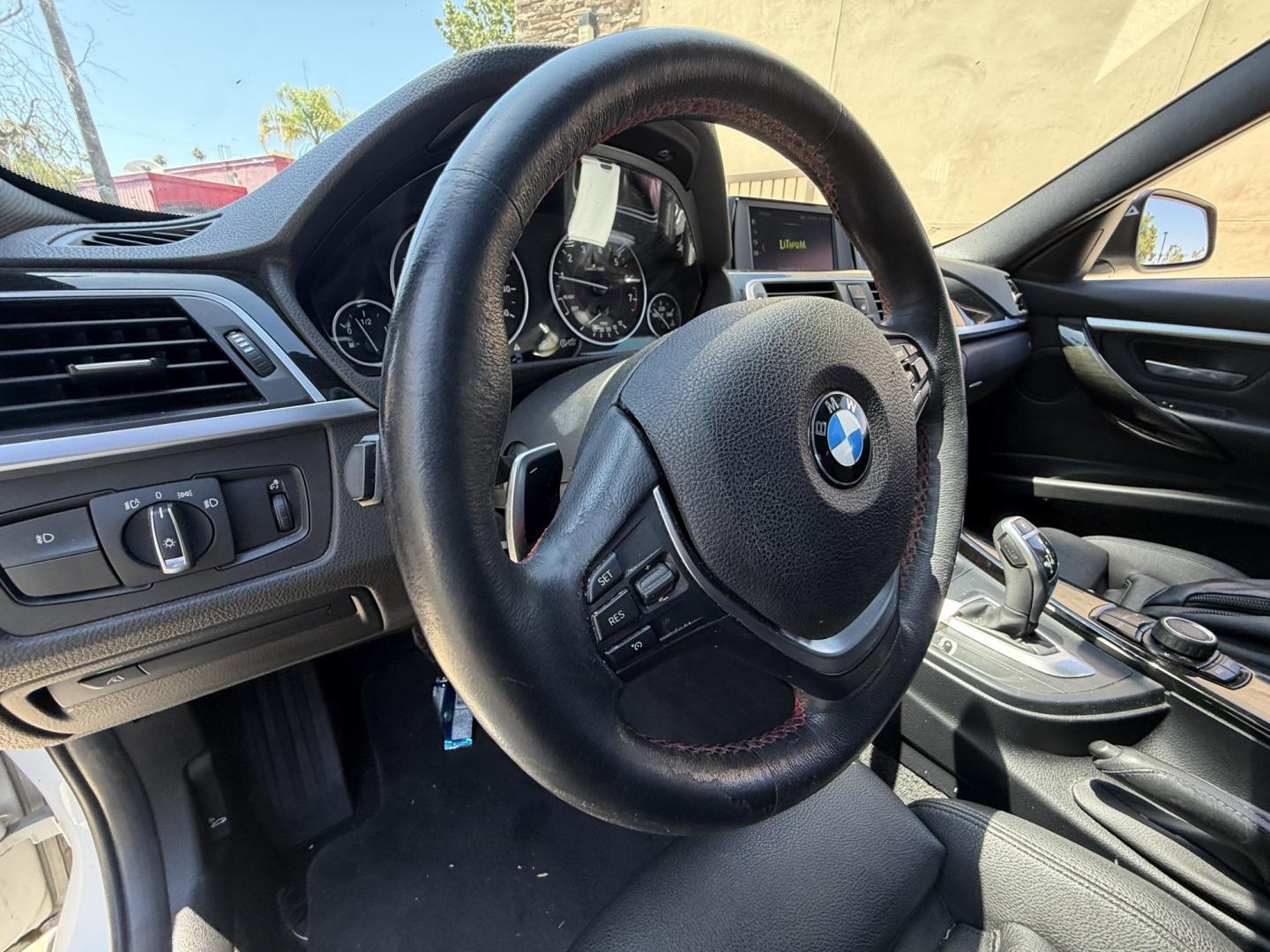 2018 Black /White BMW 3-Series 330i SULEV Sedan (WBA8B9C54JE) with an 3.0L L6 DOHC 24V engine, 8A transmission, located at 30 S. Berkeley Avenue, Pasadena, CA, 91107, (626) 248-7567, 34.145447, -118.109398 - Crown City Motors is a used “Buy Here Pay Here” car dealer in Pasadena CA. “Buy Here Pay Here” financing, means that when you purchase your vehicle from our dealership, that you make the payments to the dealership as well. We do not need the banks approval to get you approved for a used auto - Photo#7