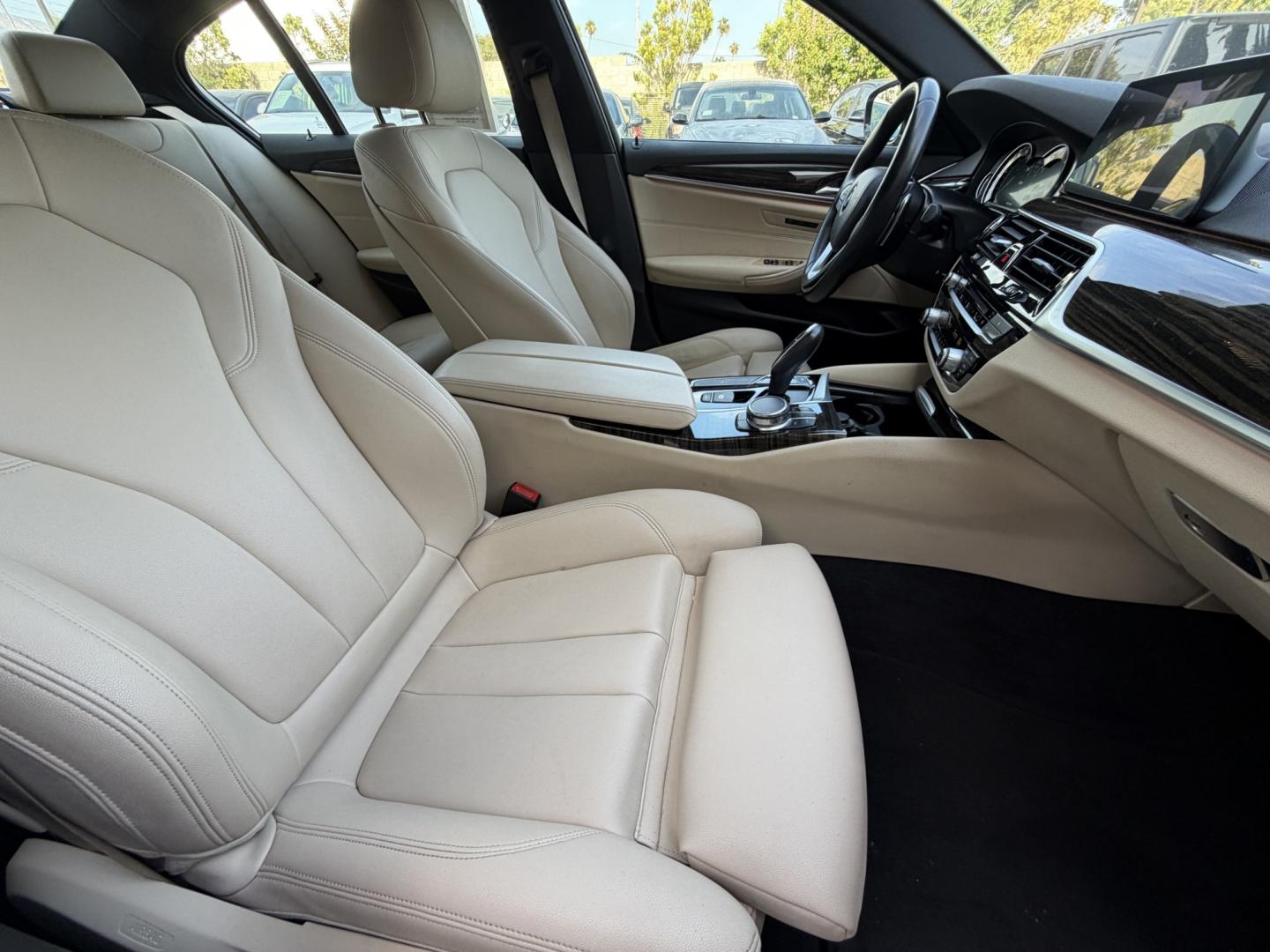 2018 White /Gray BMW 5-Series 530i (WBAJA5C58JG) with an 2.0L L4 DOHC 16V TURBO engine, 8A transmission, located at 30 S. Berkeley Avenue, Pasadena, CA, 91107, (626) 248-7567, 34.145447, -118.109398 - Photo#15