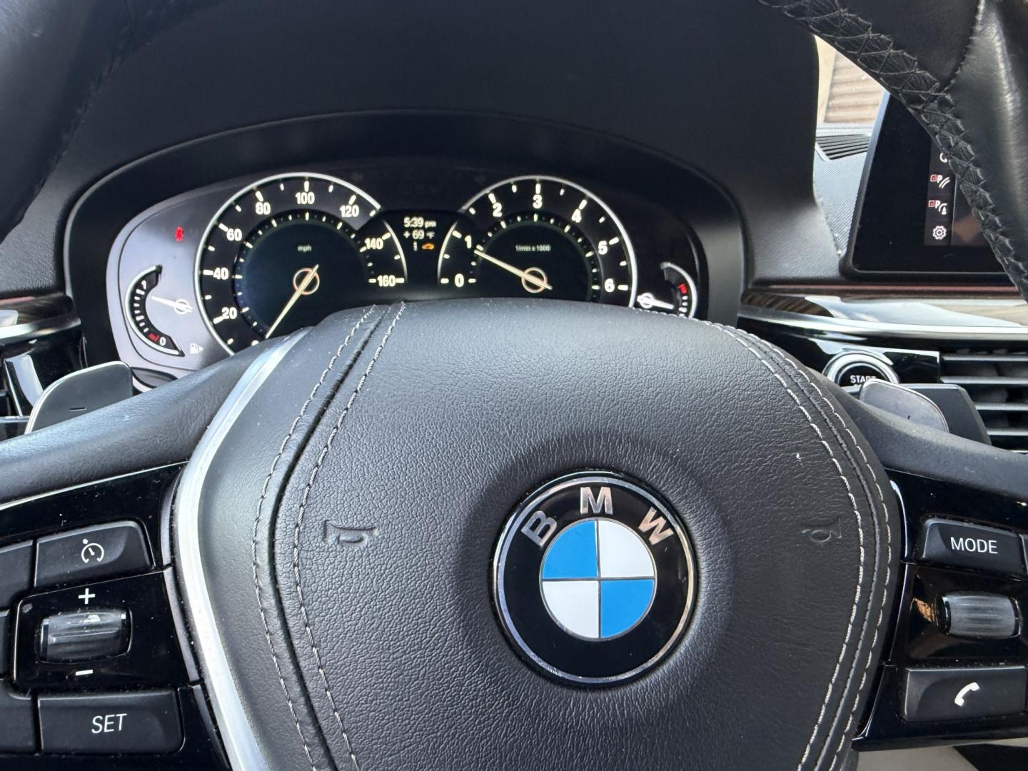 2018 White /Gray BMW 5-Series 530i (WBAJA5C58JG) with an 2.0L L4 DOHC 16V TURBO engine, 8A transmission, located at 30 S. Berkeley Avenue, Pasadena, CA, 91107, (626) 248-7567, 34.145447, -118.109398 - Photo#17