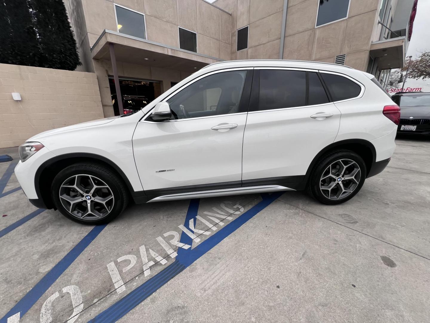 2018 White /Beige BMW X1 sDrive28i (WBXHU7C38J5) with an 2.0L L4 DOHC 16V engine, 8A transmission, located at 30 S. Berkeley Avenue, Pasadena, CA, 91107, (626) 248-7567, 34.145447, -118.109398 - Crown City Motors is a used “Buy Here Pay Here” car dealer in Pasadena CA. “Buy Here Pay Here” financing, means that when you purchase your vehicle from our dealership, that you make the payments to the dealership as well. We do not need the banks approval to get you approved for a used auto - Photo#7