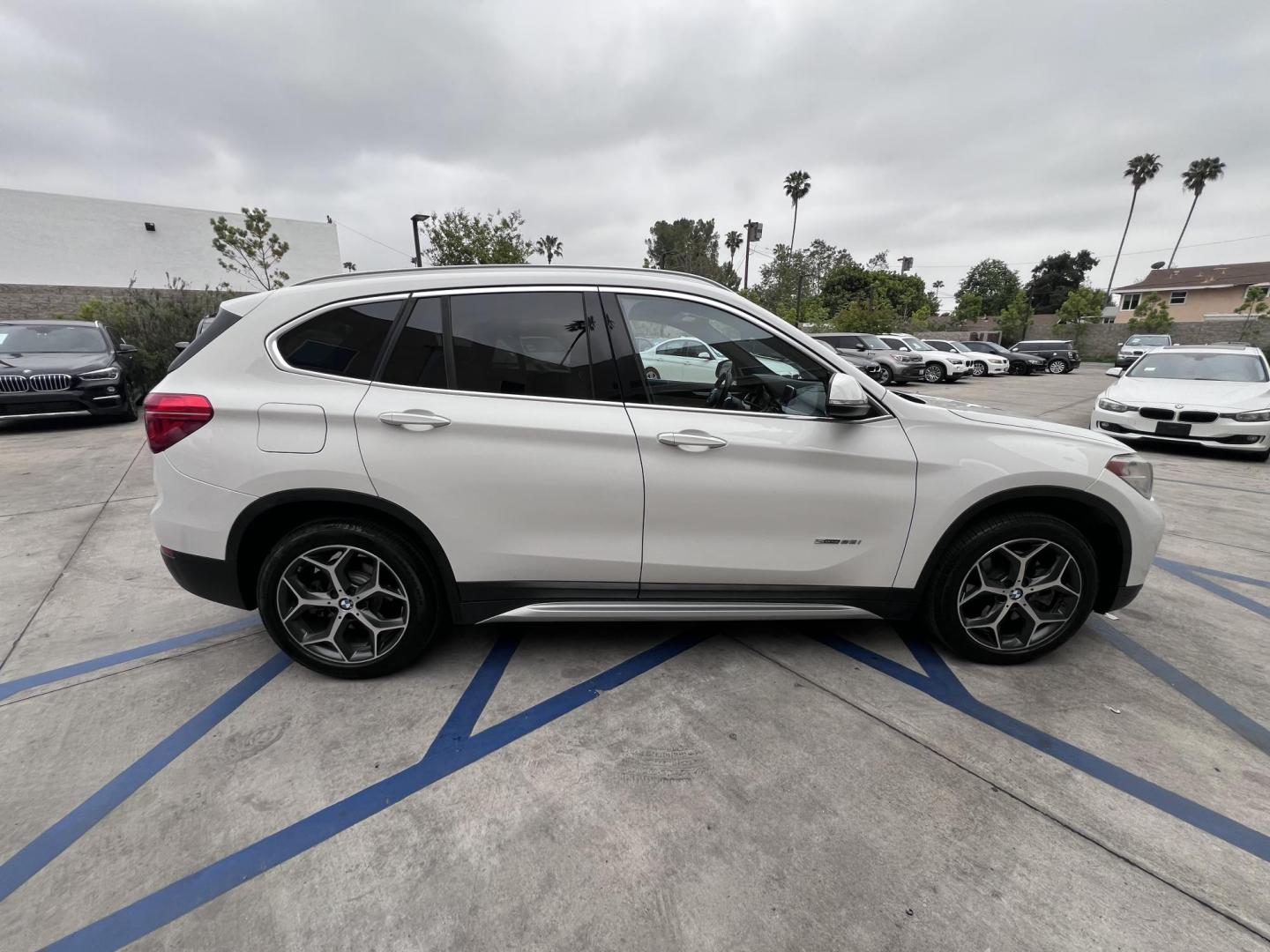 2018 White /Beige BMW X1 sDrive28i (WBXHU7C38J5) with an 2.0L L4 DOHC 16V engine, 8A transmission, located at 30 S. Berkeley Avenue, Pasadena, CA, 91107, (626) 248-7567, 34.145447, -118.109398 - Crown City Motors is a used “Buy Here Pay Here” car dealer in Pasadena CA. “Buy Here Pay Here” financing, means that when you purchase your vehicle from our dealership, that you make the payments to the dealership as well. We do not need the banks approval to get you approved for a used auto - Photo#11