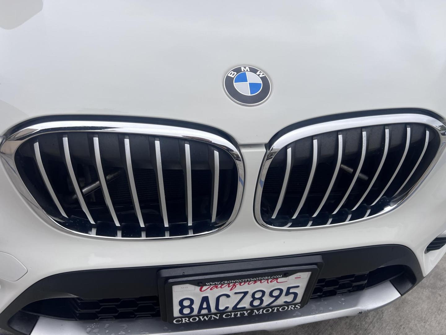 2018 White /Beige BMW X1 sDrive28i (WBXHU7C38J5) with an 2.0L L4 DOHC 16V engine, 8A transmission, located at 30 S. Berkeley Avenue, Pasadena, CA, 91107, (626) 248-7567, 34.145447, -118.109398 - Crown City Motors is a used “Buy Here Pay Here” car dealer in Pasadena CA. “Buy Here Pay Here” financing, means that when you purchase your vehicle from our dealership, that you make the payments to the dealership as well. We do not need the banks approval to get you approved for a used auto - Photo#14