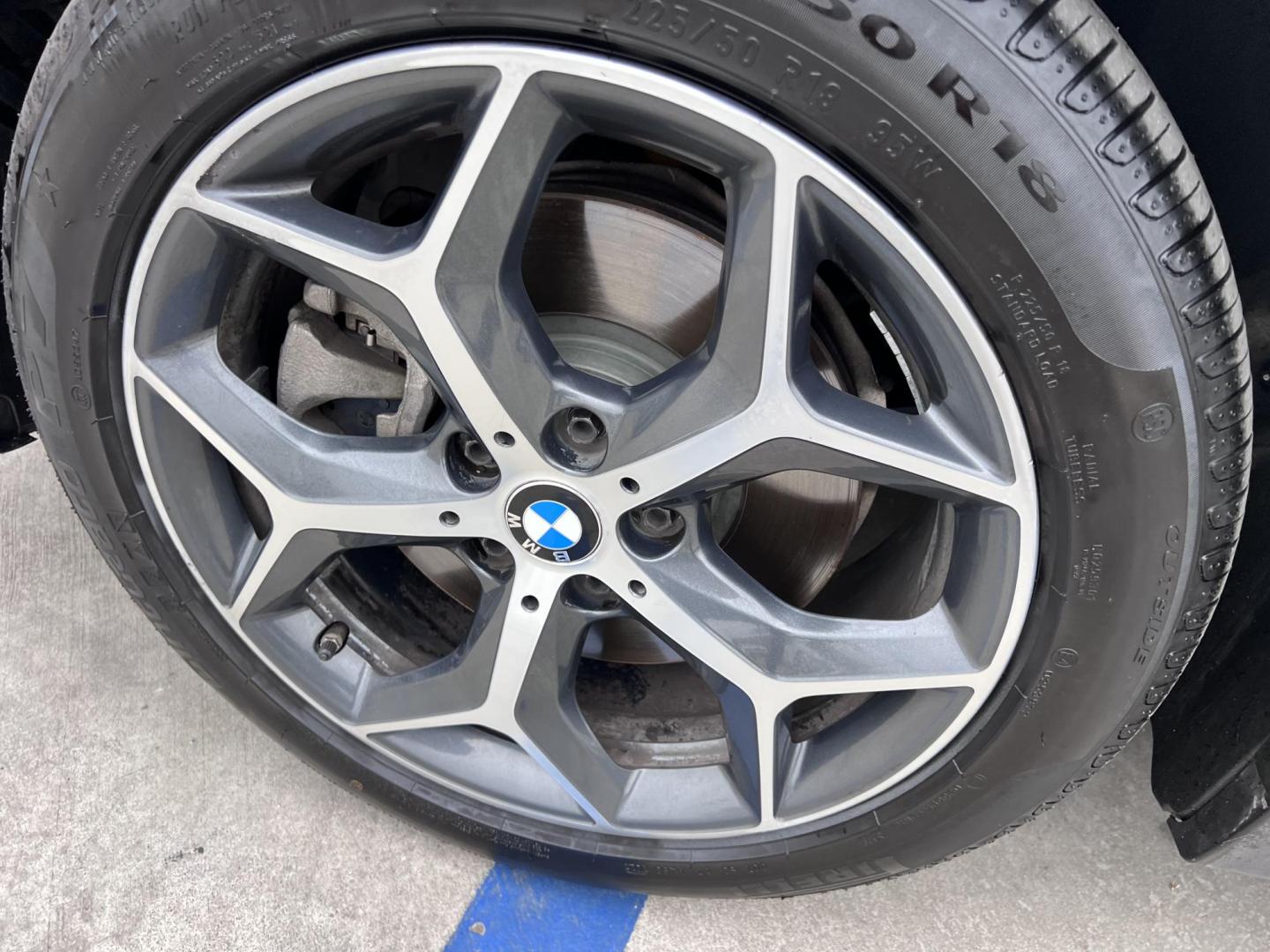 2018 White /Beige BMW X1 sDrive28i (WBXHU7C38J5) with an 2.0L L4 DOHC 16V engine, 8A transmission, located at 30 S. Berkeley Avenue, Pasadena, CA, 91107, (626) 248-7567, 34.145447, -118.109398 - Crown City Motors is a used “Buy Here Pay Here” car dealer in Pasadena CA. “Buy Here Pay Here” financing, means that when you purchase your vehicle from our dealership, that you make the payments to the dealership as well. We do not need the banks approval to get you approved for a used auto - Photo#28