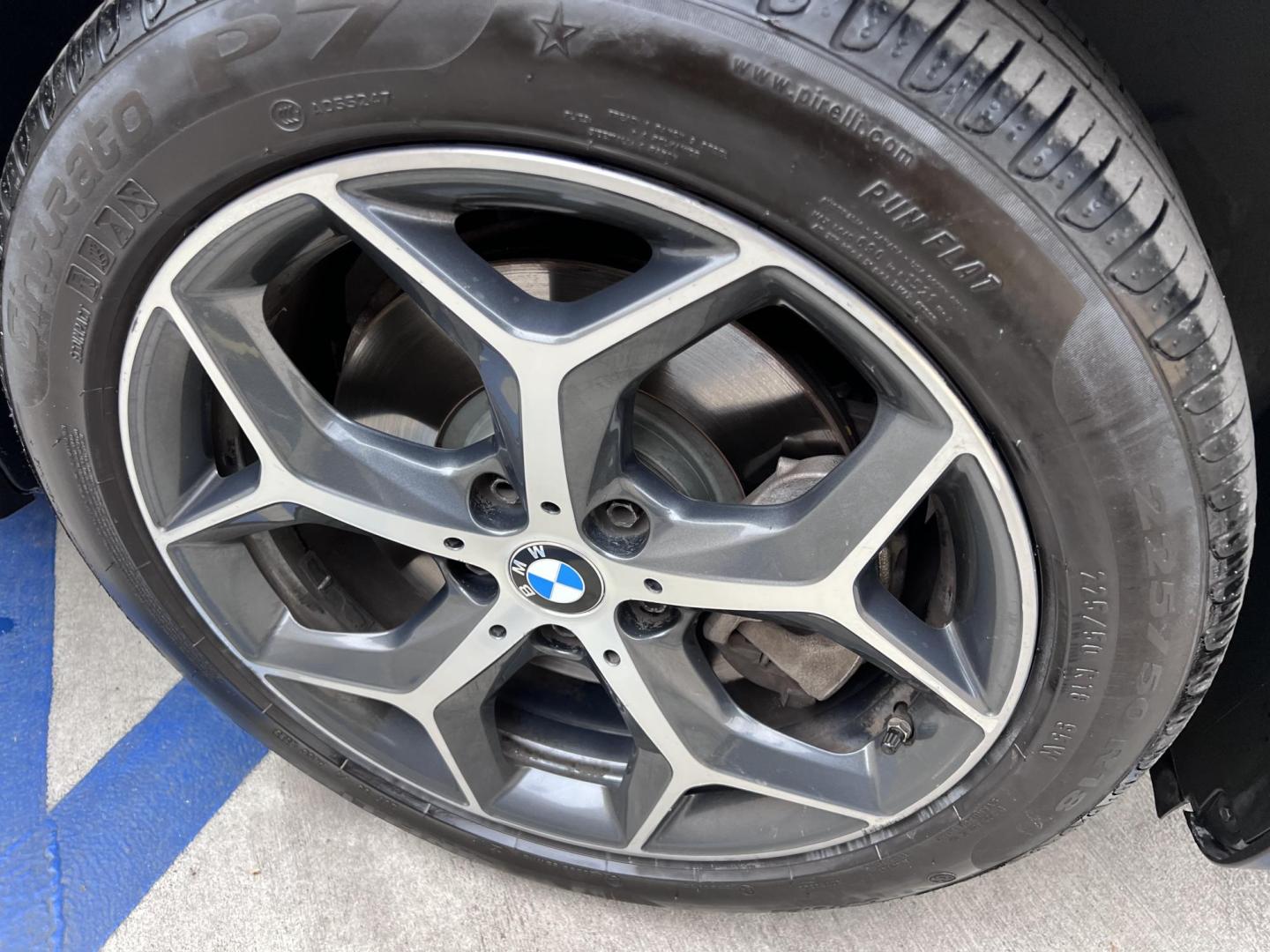 2018 White /Beige BMW X1 sDrive28i (WBXHU7C38J5) with an 2.0L L4 DOHC 16V engine, 8A transmission, located at 30 S. Berkeley Avenue, Pasadena, CA, 91107, (626) 248-7567, 34.145447, -118.109398 - Crown City Motors is a used “Buy Here Pay Here” car dealer in Pasadena CA. “Buy Here Pay Here” financing, means that when you purchase your vehicle from our dealership, that you make the payments to the dealership as well. We do not need the banks approval to get you approved for a used auto - Photo#30