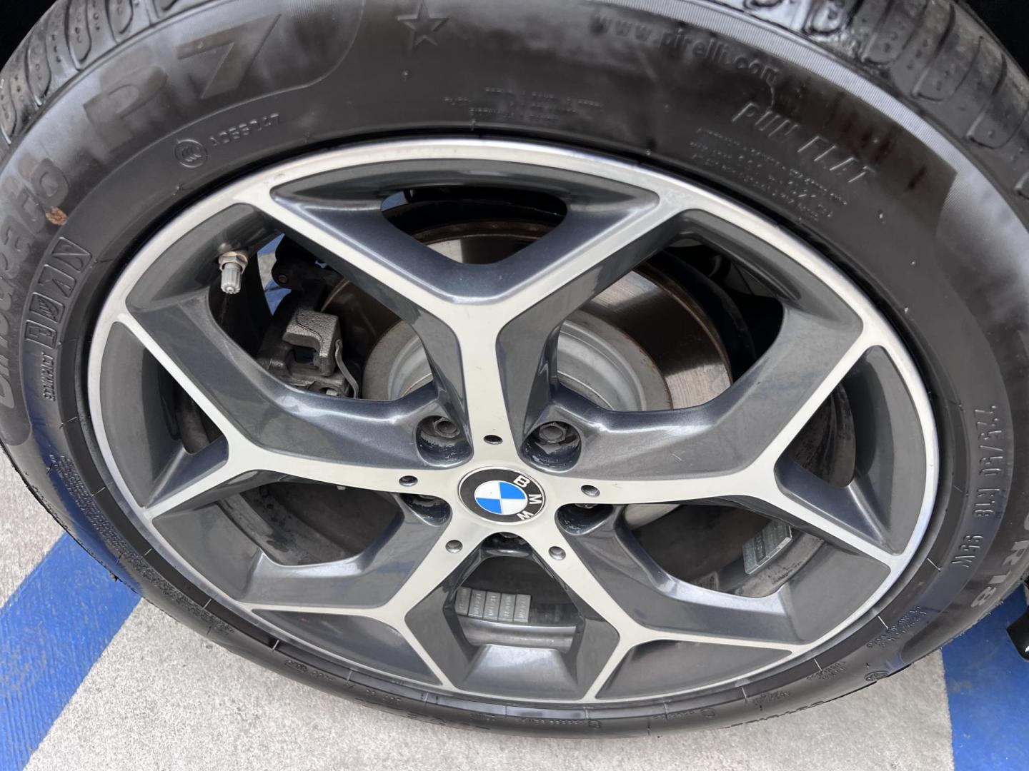 2018 White /Beige BMW X1 sDrive28i (WBXHU7C38J5) with an 2.0L L4 DOHC 16V engine, 8A transmission, located at 30 S. Berkeley Avenue, Pasadena, CA, 91107, (626) 248-7567, 34.145447, -118.109398 - Crown City Motors is a used “Buy Here Pay Here” car dealer in Pasadena CA. “Buy Here Pay Here” financing, means that when you purchase your vehicle from our dealership, that you make the payments to the dealership as well. We do not need the banks approval to get you approved for a used auto - Photo#31