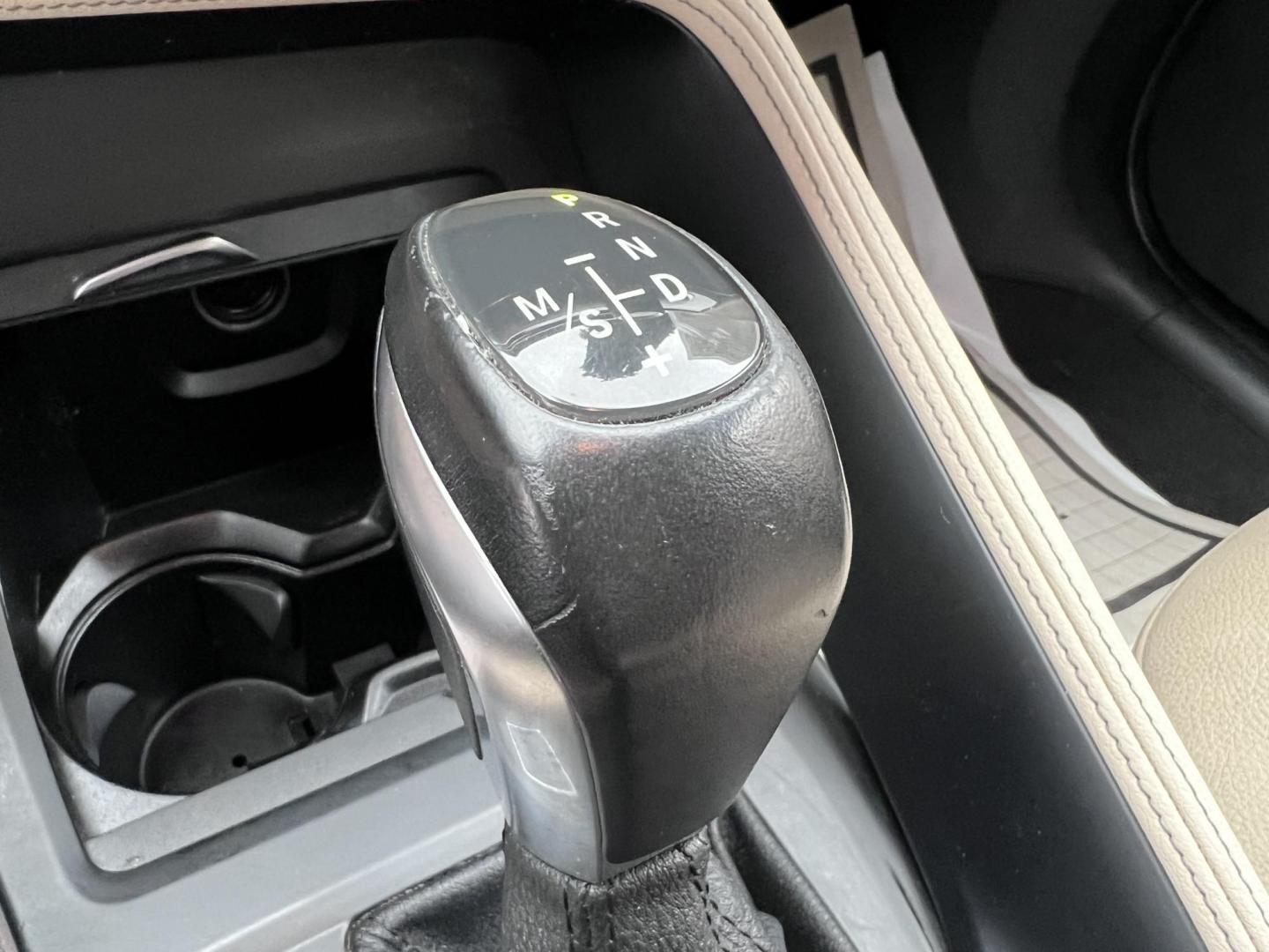 2018 White /Beige BMW X1 sDrive28i (WBXHU7C38J5) with an 2.0L L4 DOHC 16V engine, 8A transmission, located at 30 S. Berkeley Avenue, Pasadena, CA, 91107, (626) 248-7567, 34.145447, -118.109398 - Crown City Motors is a used “Buy Here Pay Here” car dealer in Pasadena CA. “Buy Here Pay Here” financing, means that when you purchase your vehicle from our dealership, that you make the payments to the dealership as well. We do not need the banks approval to get you approved for a used auto - Photo#34