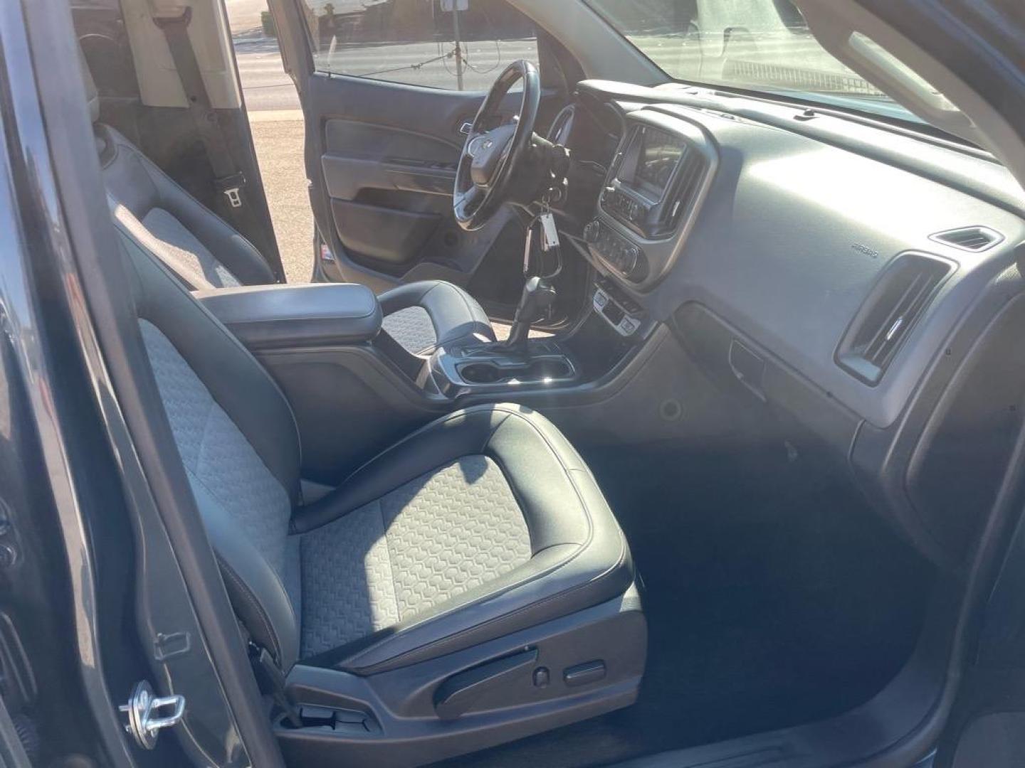 2018 Deepwood Green Metallic Chevrolet Colorado Z71 (1GCPTDE13J1) with an 0.0 Duramax 2.8L Diesel Turbo I4 181hp 369ft. lbs. Common Rail Direct Injection engine, 8-Speed Shiftable Automatic transmission, located at 800 Riverside Ave, Roseville, CA, 95678, 916-773-4549 & Toll Free: 866-719-4393, 38.732265, -121.291039 - DIESEL CREW CAB 4X4 Z-71 ONE OWNER - Photo#10