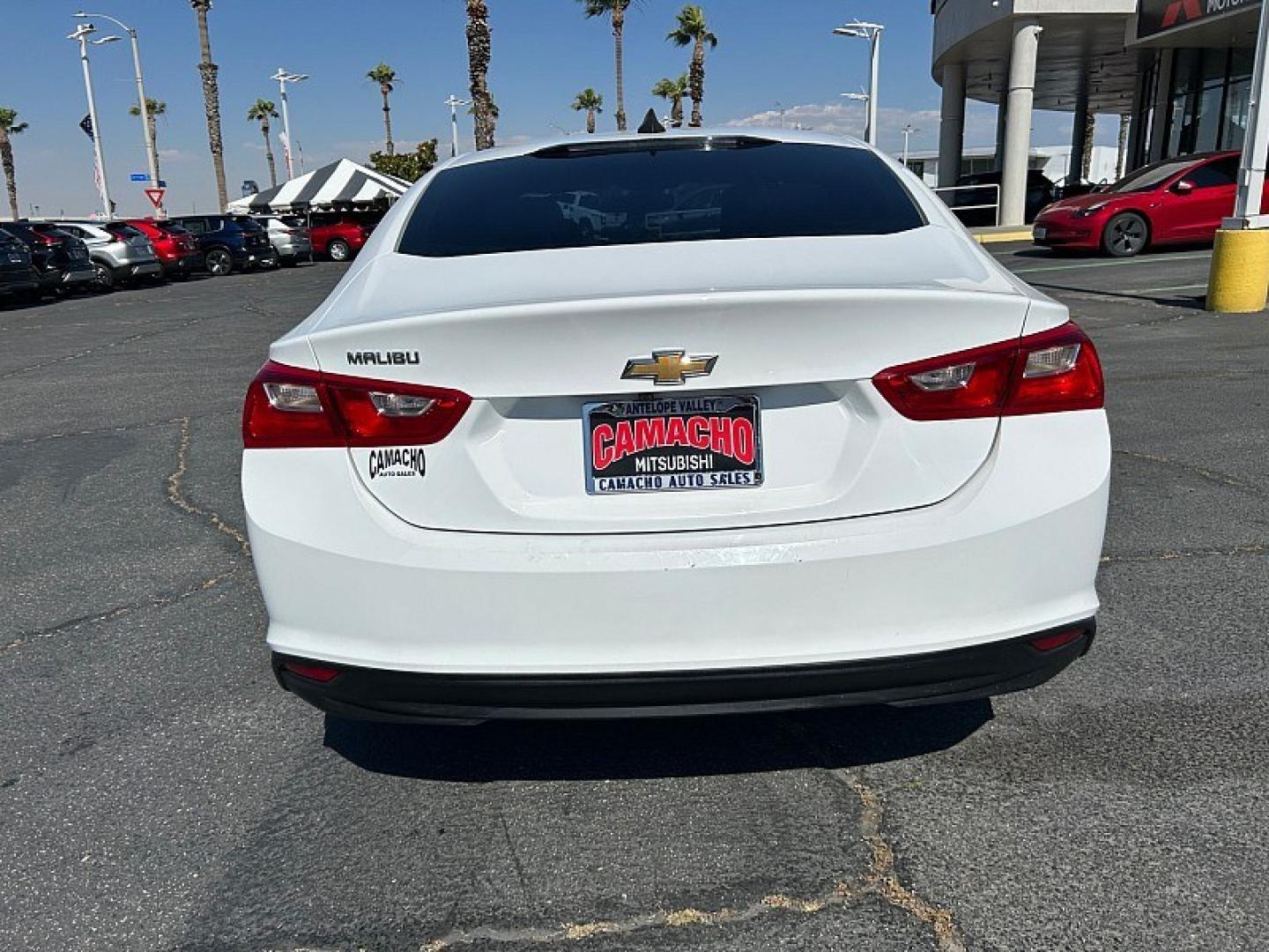 2018 WHITE Chevrolet Malibu (1G1ZC5ST4JF) with an 4-Cyl Turbo 1.5 Liter engine, Automatic 6-Spd transmission, located at 412 Auto Vista Drive, Palmdale, 93551, (661) 945-0620, 34.592636, -118.136681 - Photo#3
