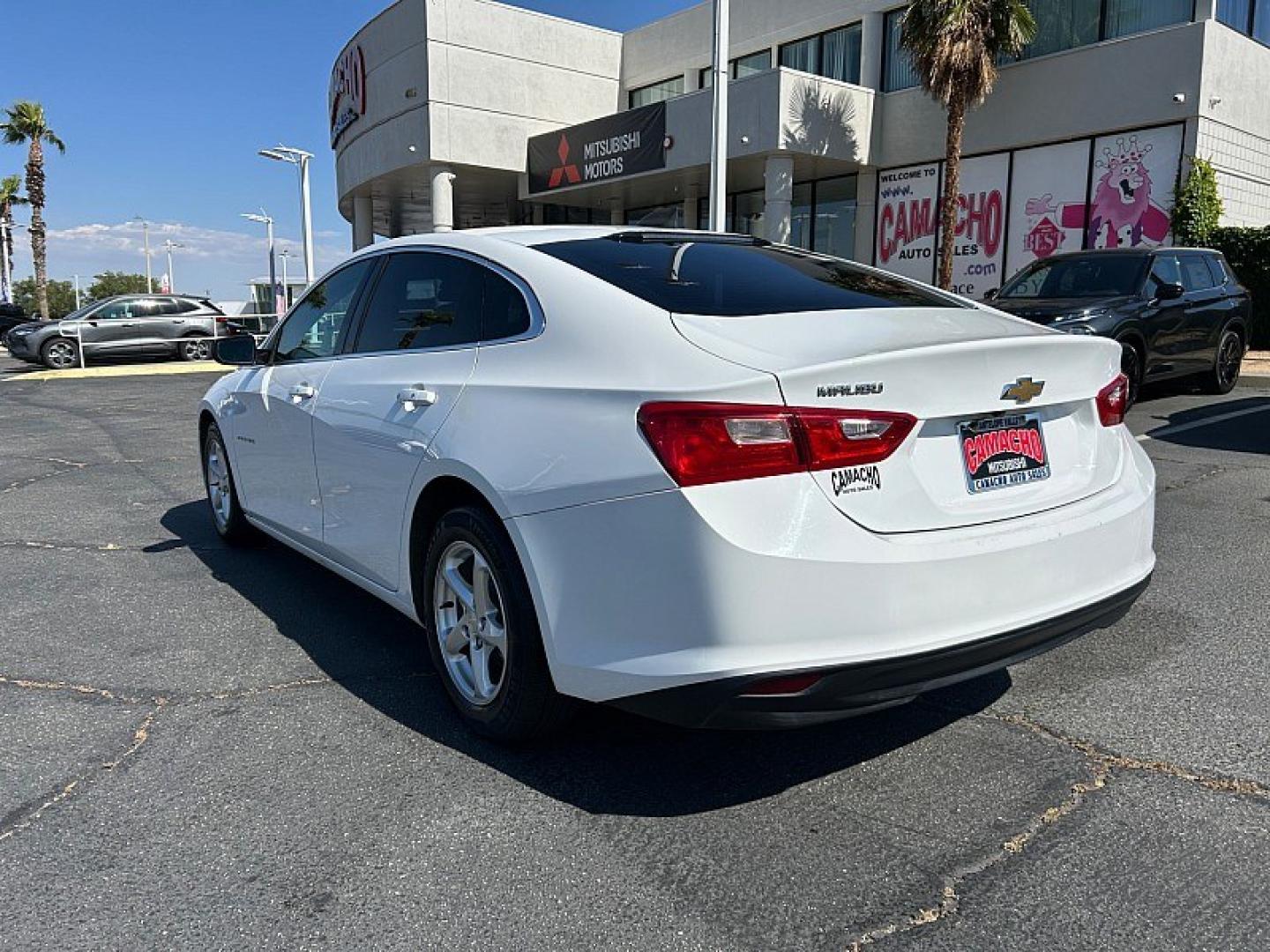 2018 WHITE Chevrolet Malibu (1G1ZC5ST4JF) with an 4-Cyl Turbo 1.5 Liter engine, Automatic 6-Spd transmission, located at 412 Auto Vista Drive, Palmdale, 93551, (661) 945-0620, 34.592636, -118.136681 - Photo#4