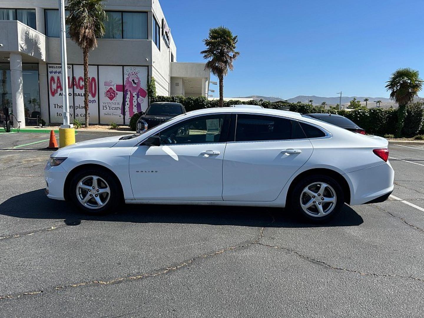 2018 WHITE Chevrolet Malibu (1G1ZC5ST4JF) with an 4-Cyl Turbo 1.5 Liter engine, Automatic 6-Spd transmission, located at 412 Auto Vista Drive, Palmdale, 93551, (661) 945-0620, 34.592636, -118.136681 - Photo#5