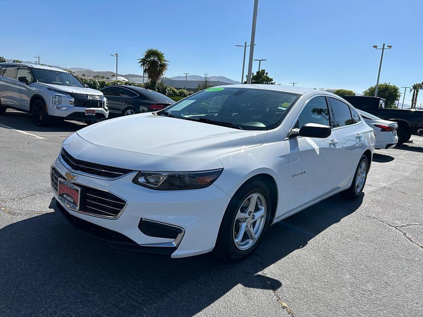 2018 WHITE Chevrolet Malibu (1G1ZC5ST4JF) with an 4-Cyl Turbo 1.5 Liter engine, Automatic 6-Spd transmission, located at 412 Auto Vista Drive, Palmdale, 93551, (661) 945-0620, 34.592636, -118.136681 - Photo#6