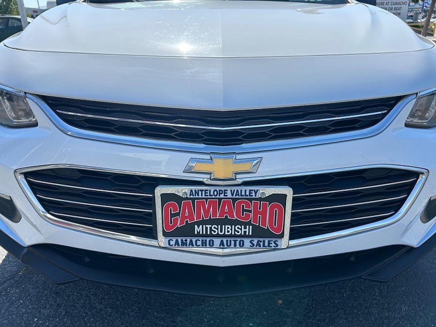 2018 WHITE Chevrolet Malibu (1G1ZC5ST4JF) with an 4-Cyl Turbo 1.5 Liter engine, Automatic 6-Spd transmission, located at 412 Auto Vista Drive, Palmdale, 93551, (661) 945-0620, 34.592636, -118.136681 - Photo#10